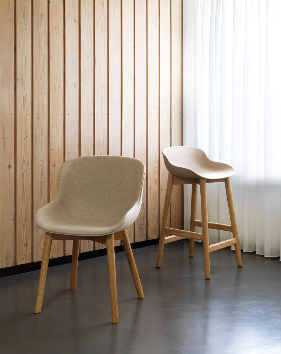 Hyg olive chair with a black oak base