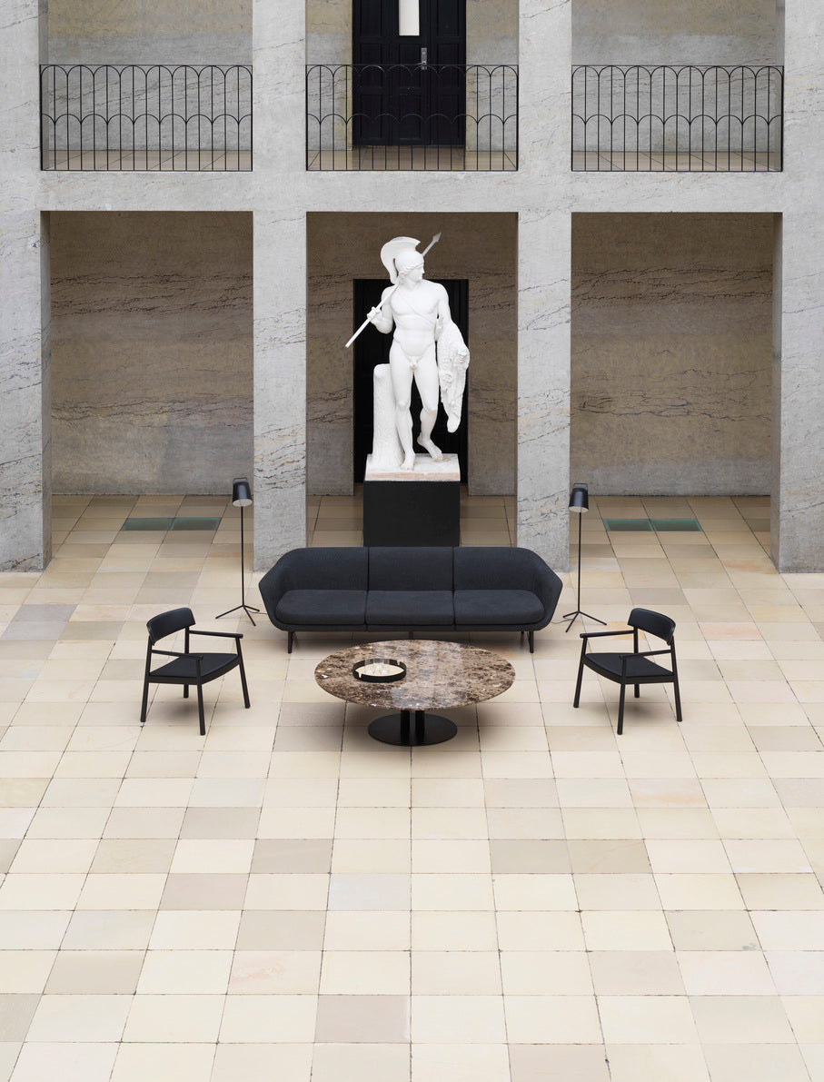 Runder Couchtisch Scala Marmor Kaffeeoberteil mit einer schwarzen Basis