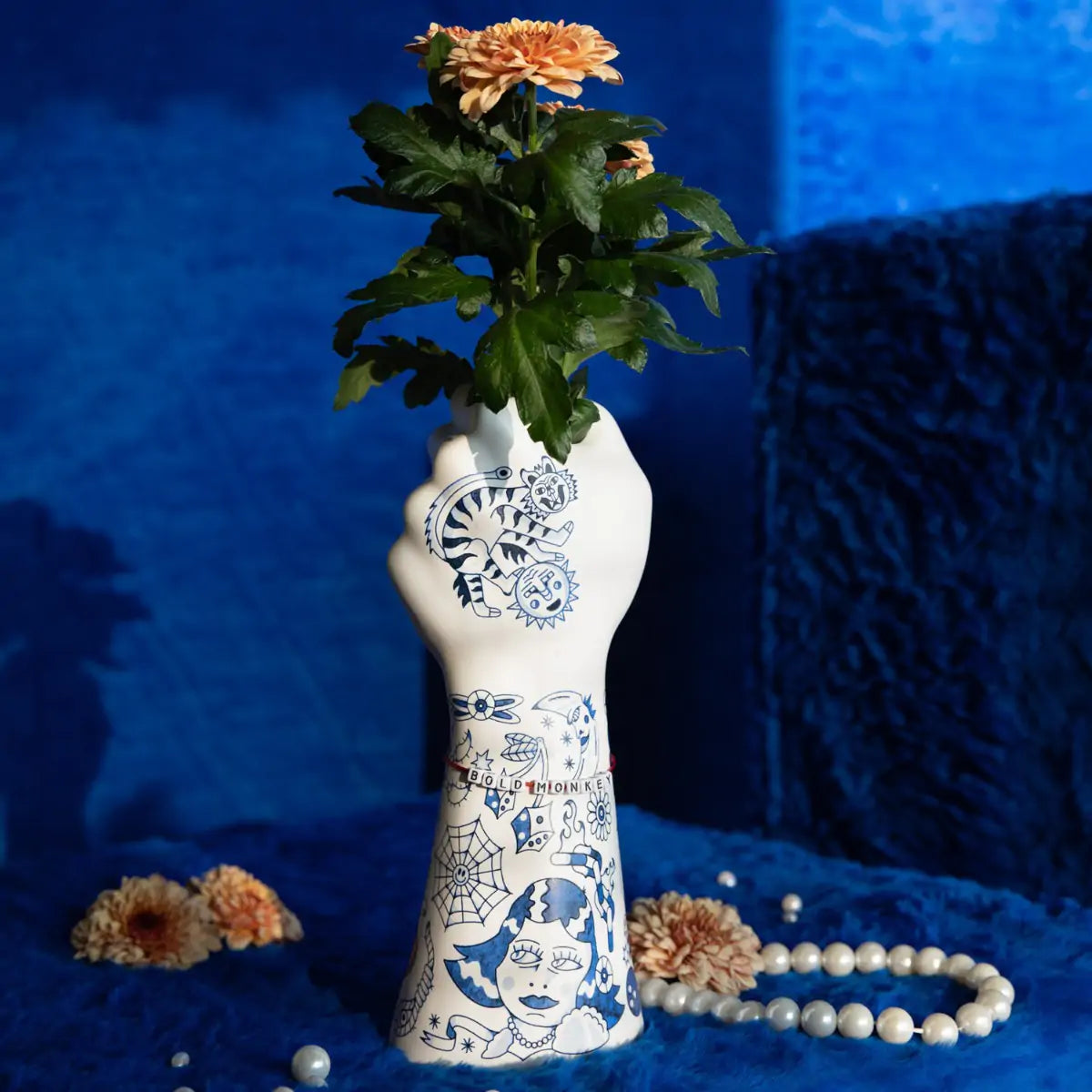 LIBERTY MATTERS Vase aus weißer Keramik