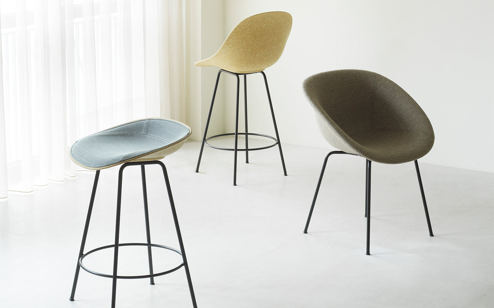 Armchair Upholstered Bar Chair with a black base