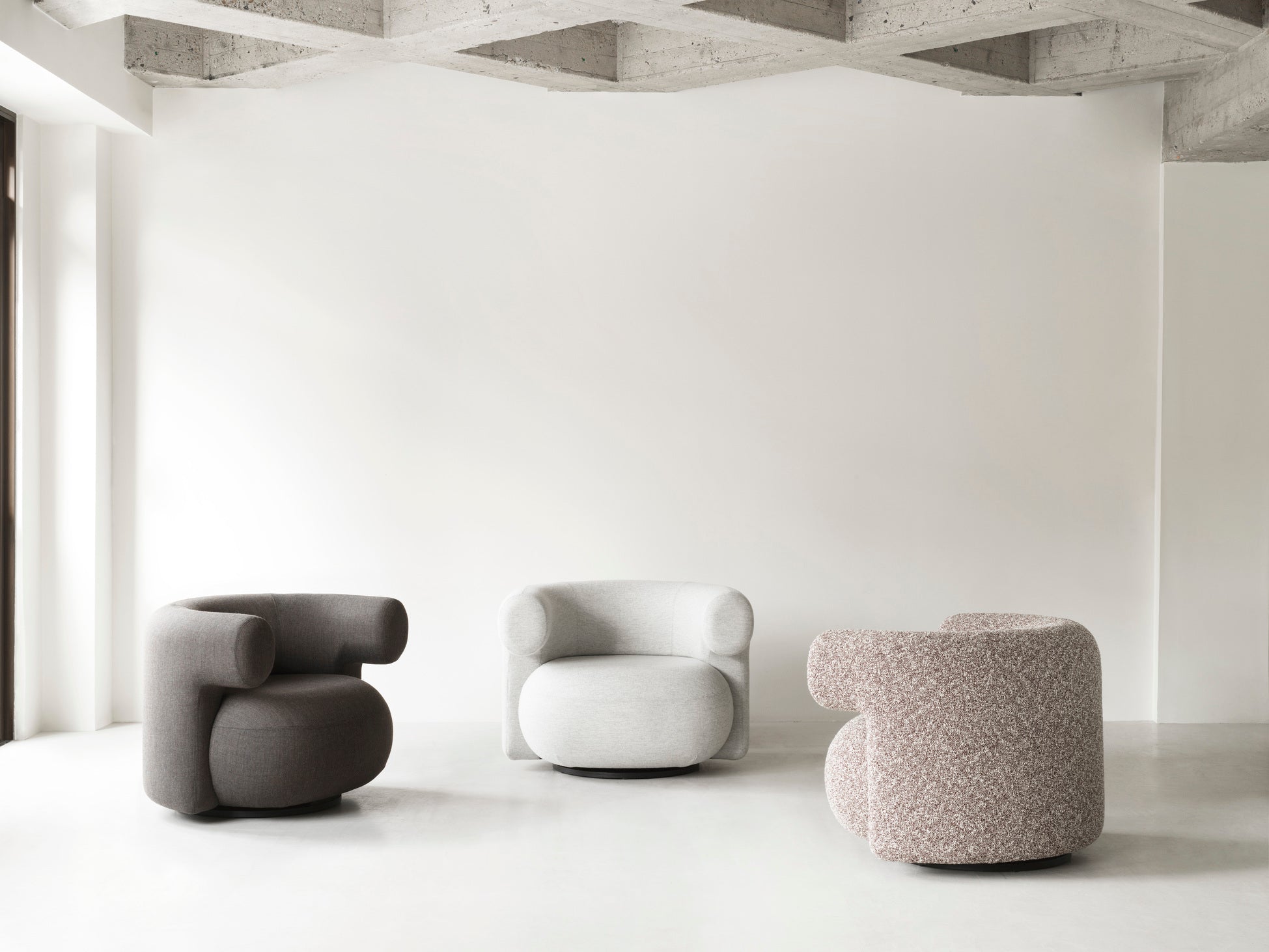 Upholstered burr armchair