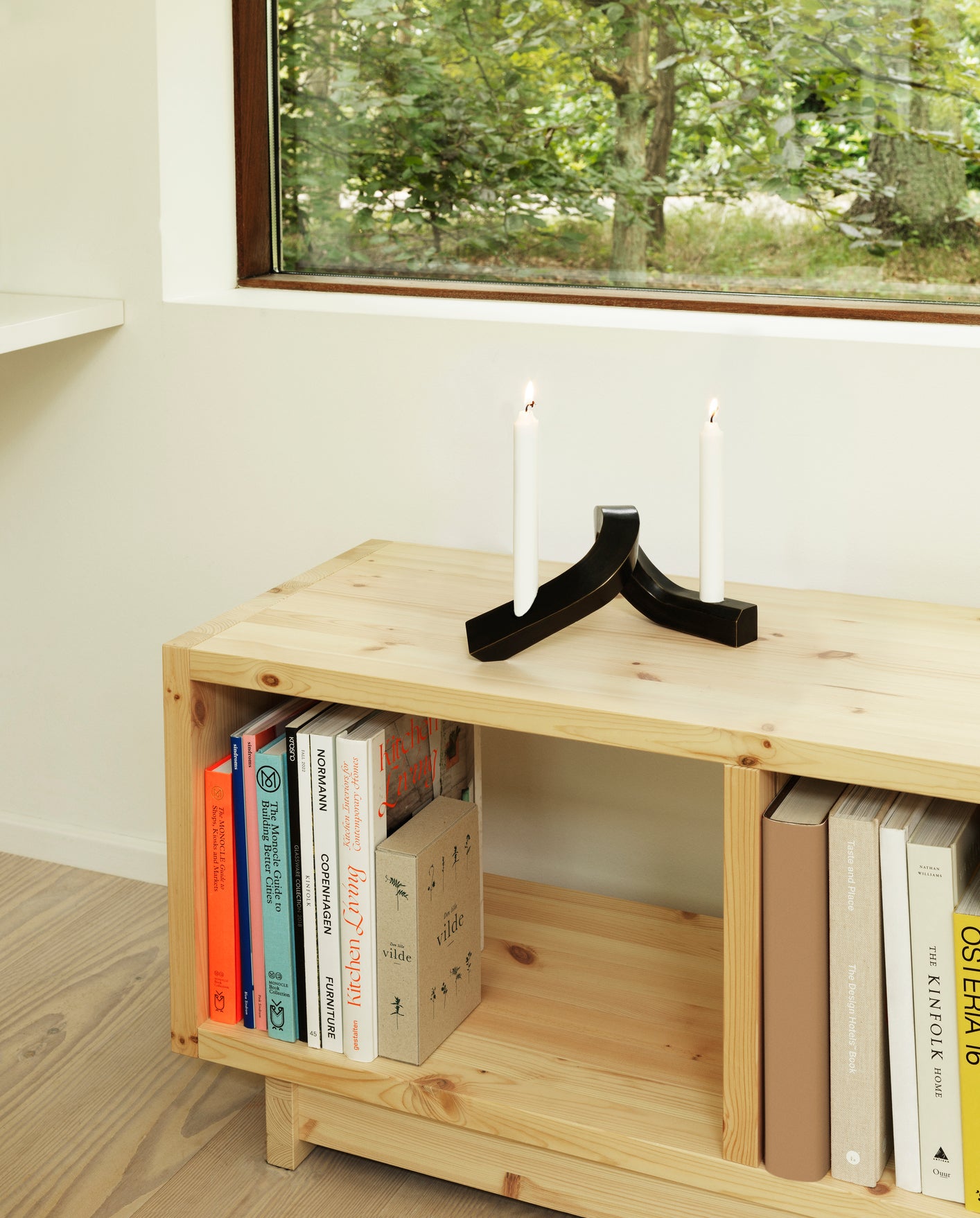 Kerzenhalter CROOKED TWO brüniertes Messing