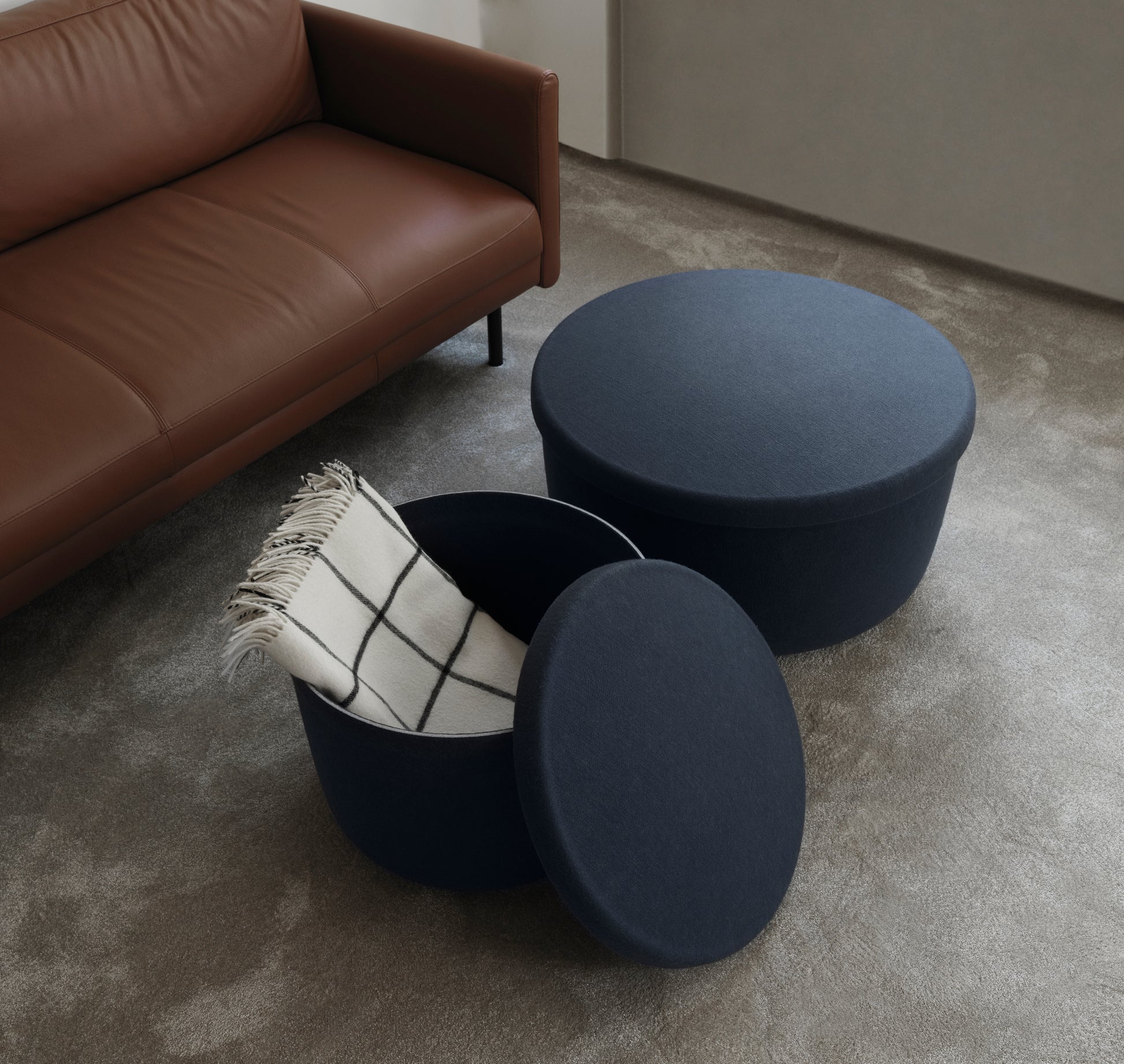 Pouf mit einer Aufbewahrung von Verstecksand