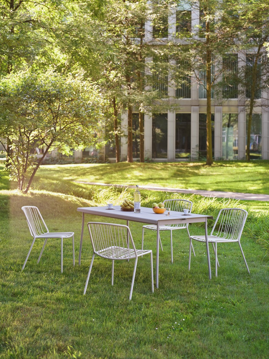 Ein Satz Bris -Stühle verzinkt Stahl