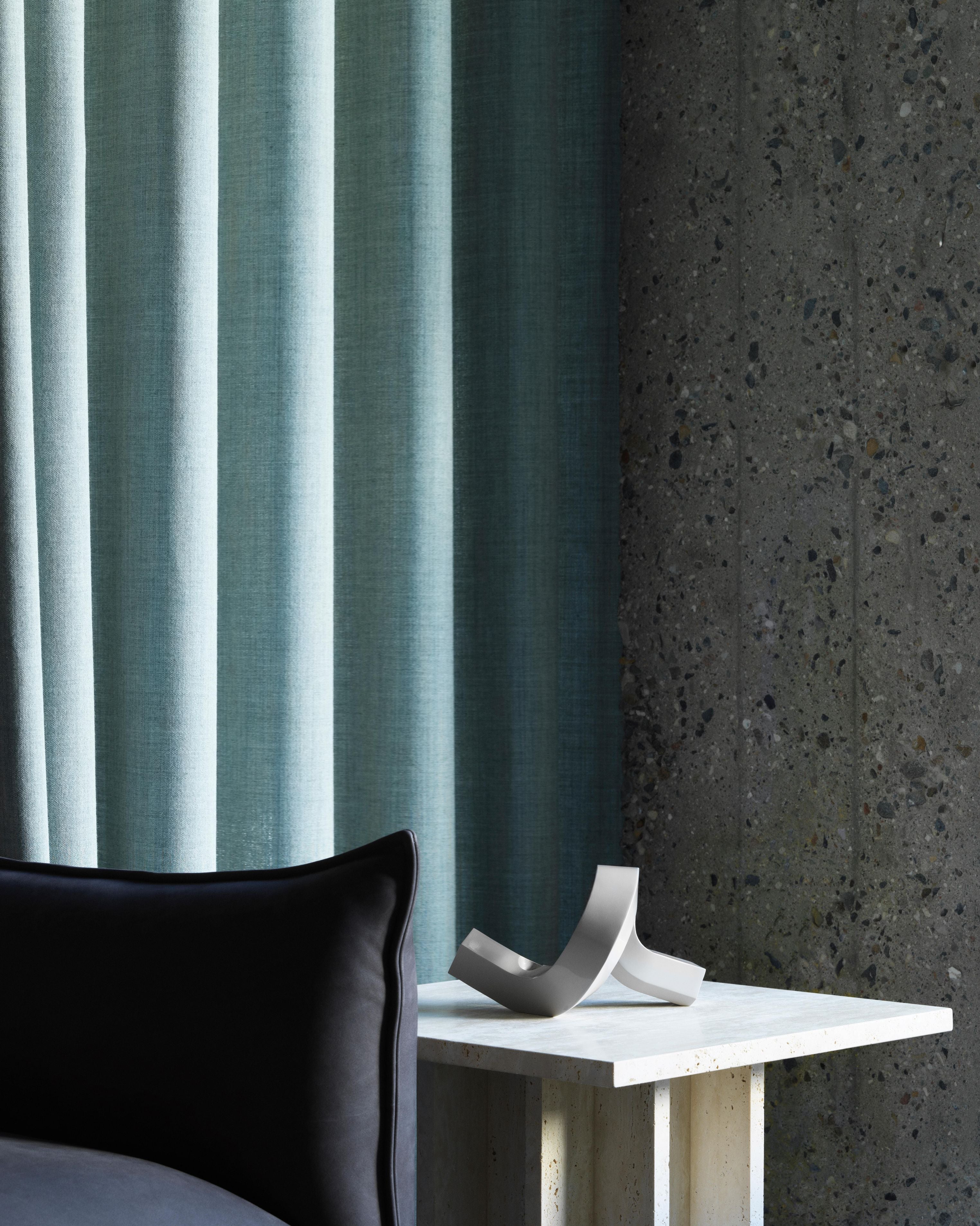 Kerzenhalter CROOKED ONE warmgrau