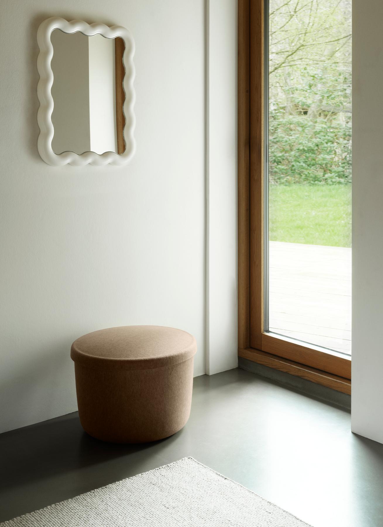 Pouf mit brauner Aufbewahrung ausblenden