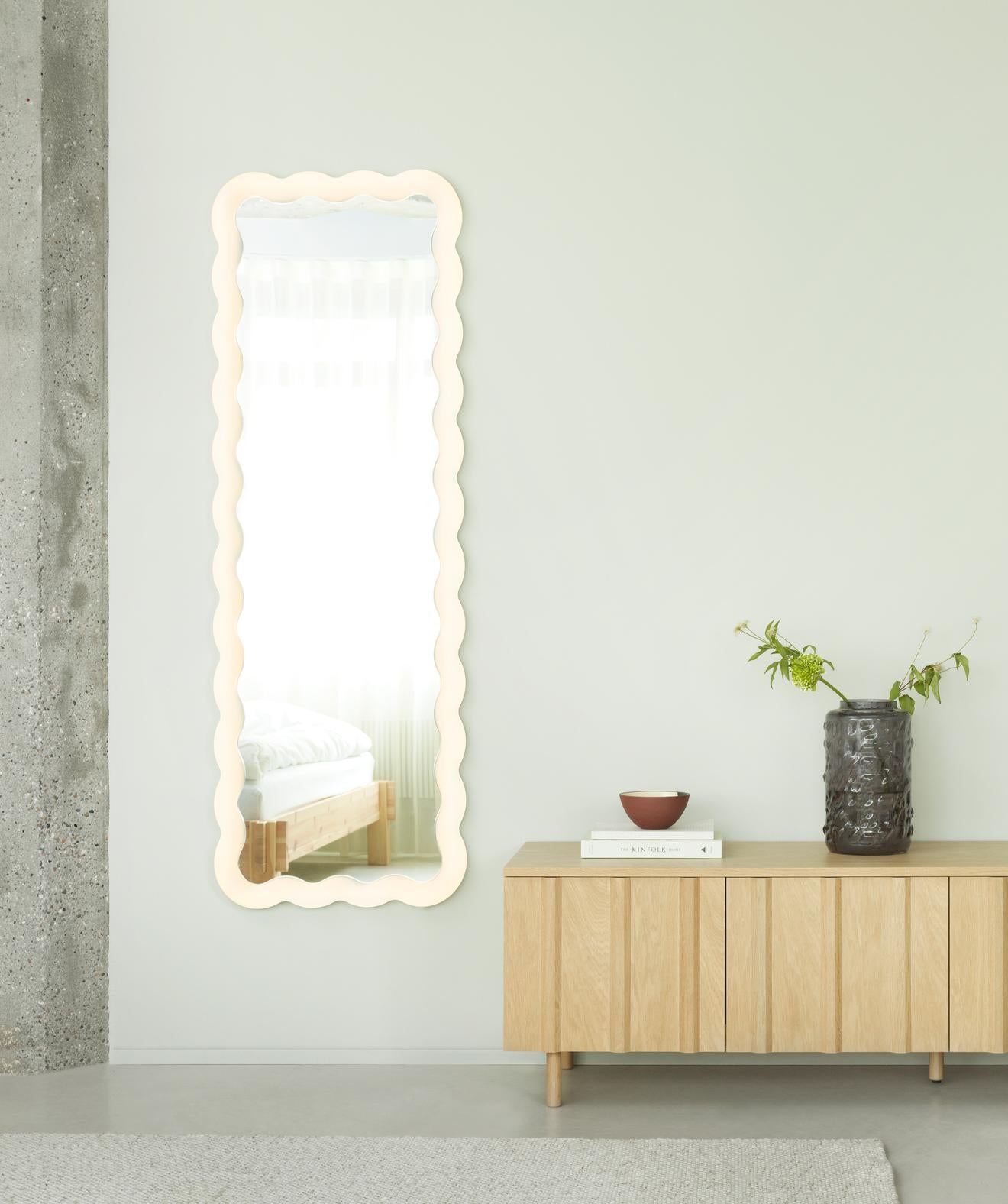 Brustkiste mit Rippenschubladen Eichenfurnier