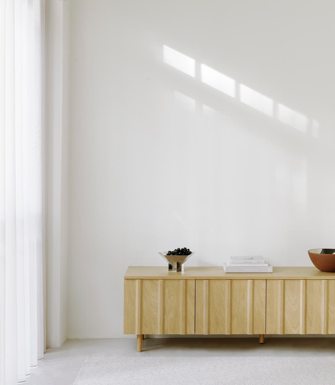 RIB RIB RIB CABINET Oak veneer