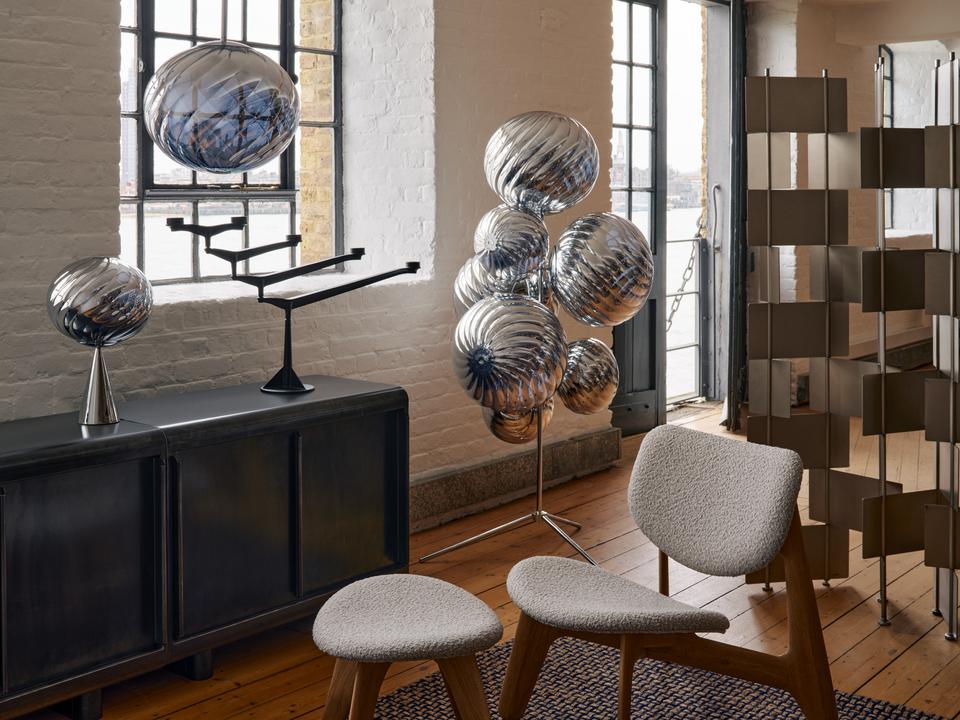 Fotel SLAB beżowy boucle mit Eichenbasis