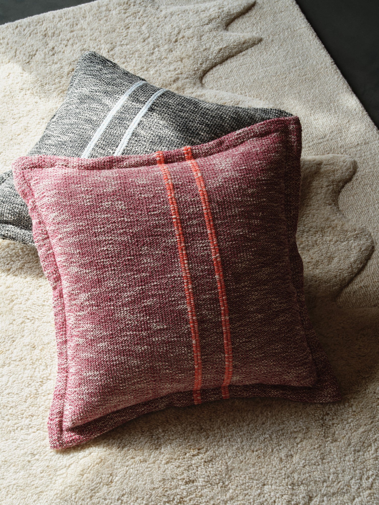 Kissen TRACK burgunderrot mit Orange