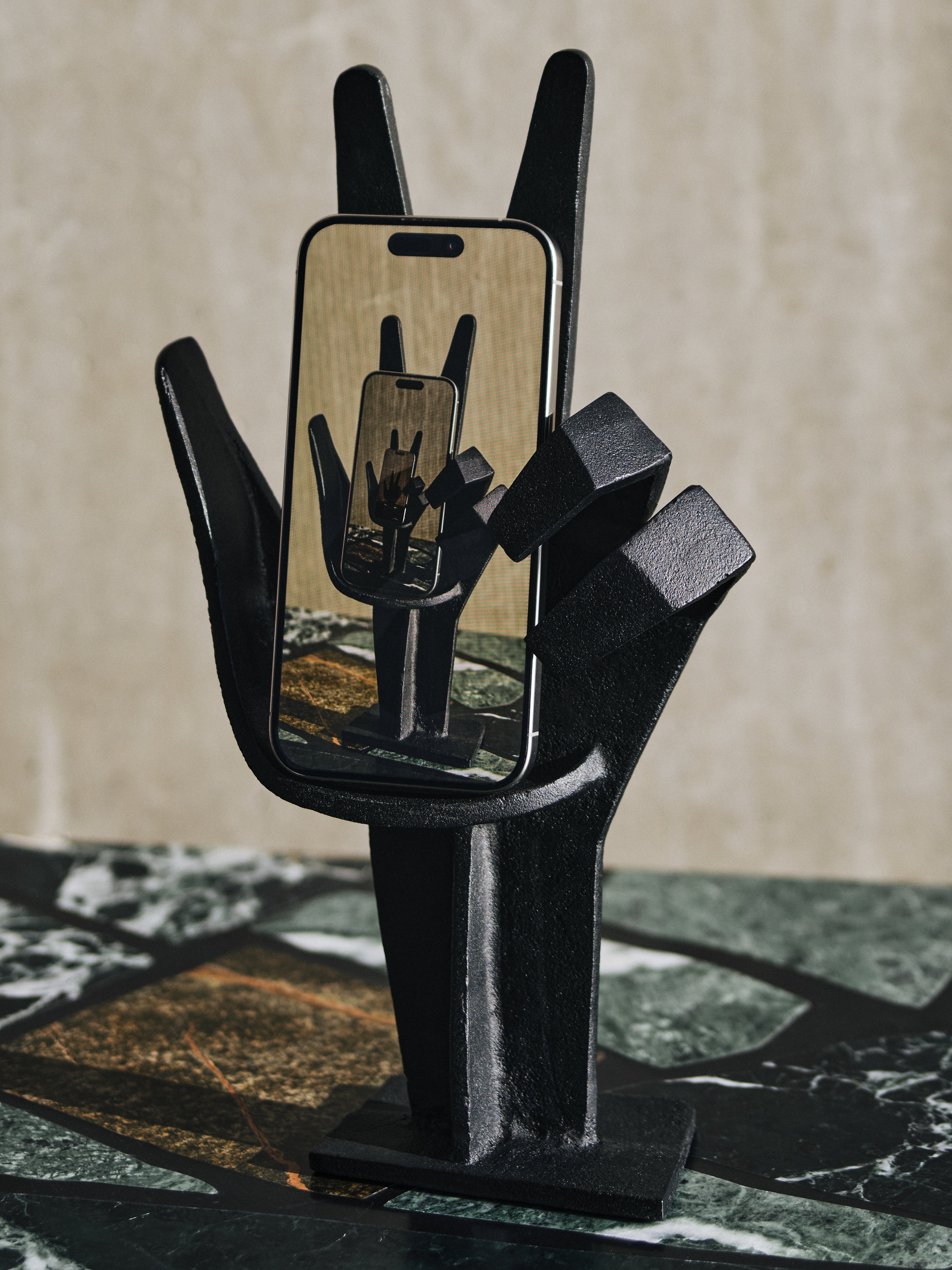 Ständer CAST HAND schwarz