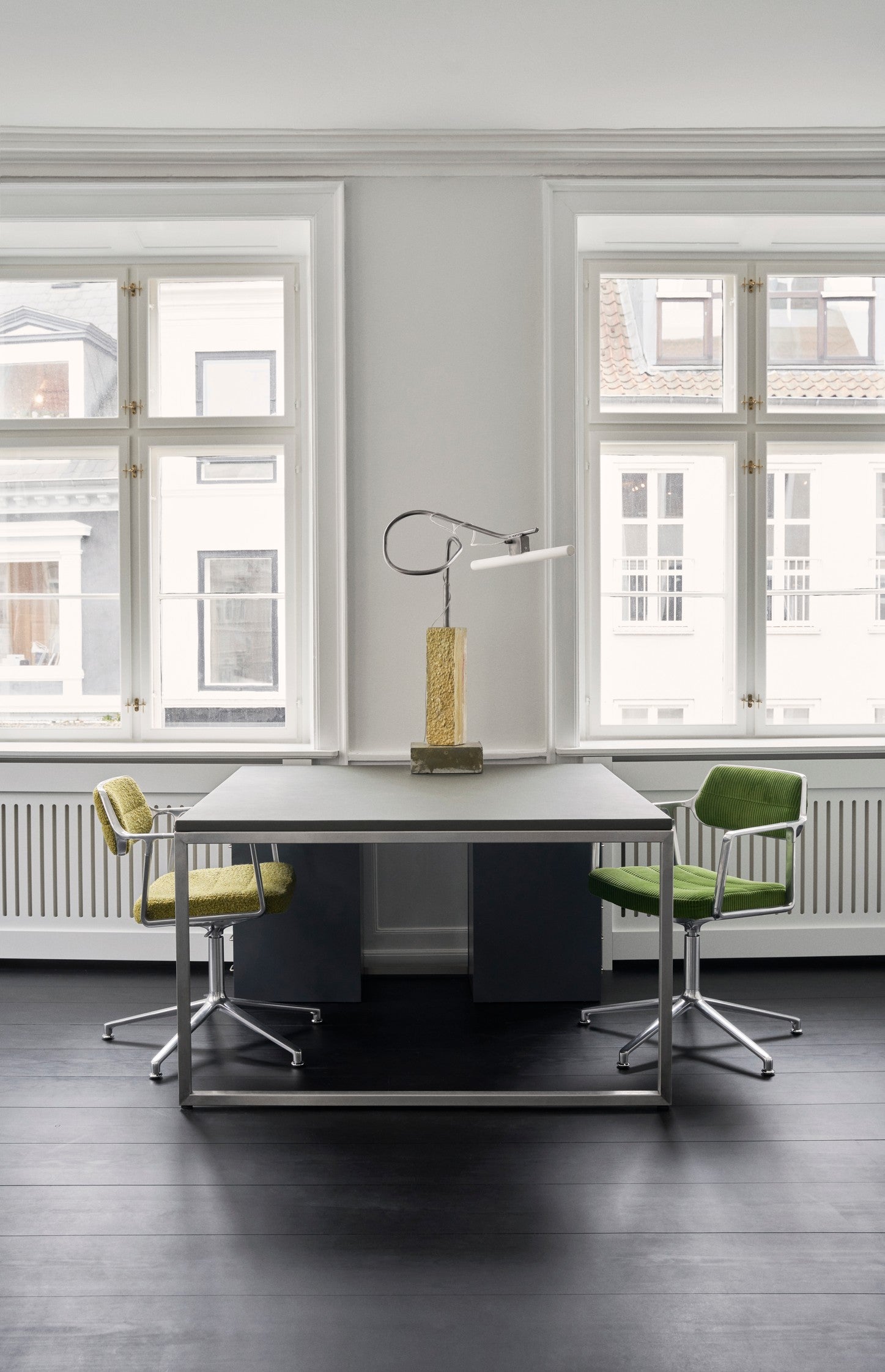 Bürostuhl 453+ schwarze Leder mit Metallbasis