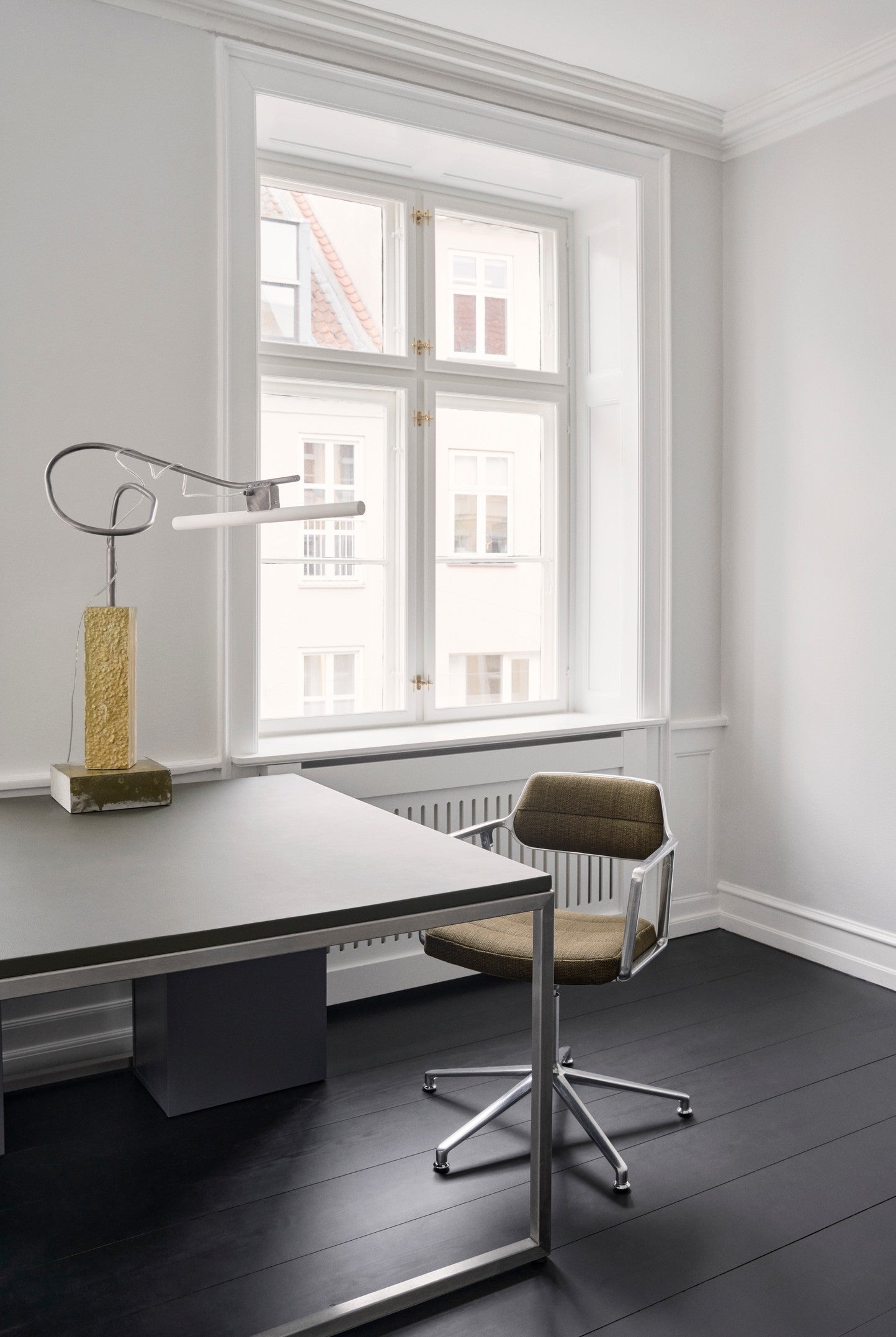 Bürostuhl 453+ schwarze Leder mit Metallbasis