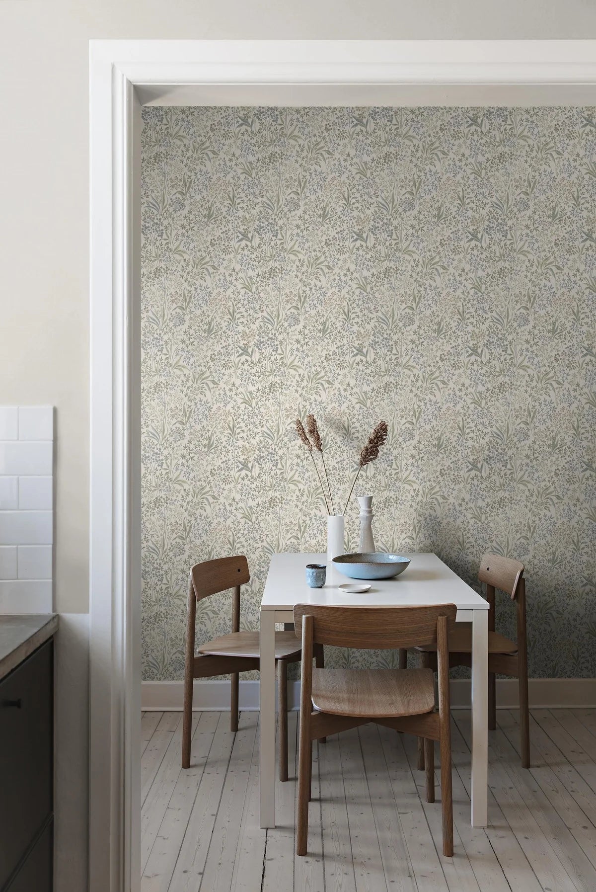 Non-woven paper wallpaper with a botanical pattern NOCTURNE beige with green