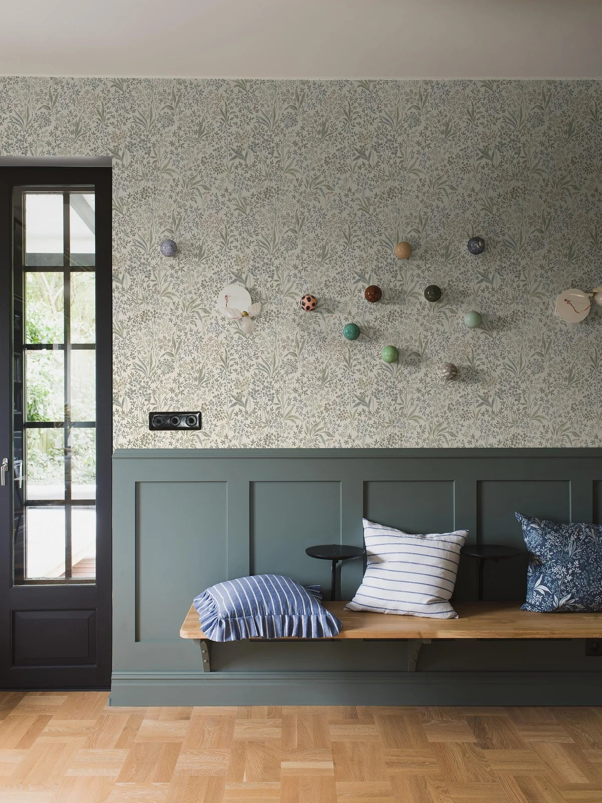 Non-woven paper wallpaper with a botanical pattern NOCTURNE beige with green