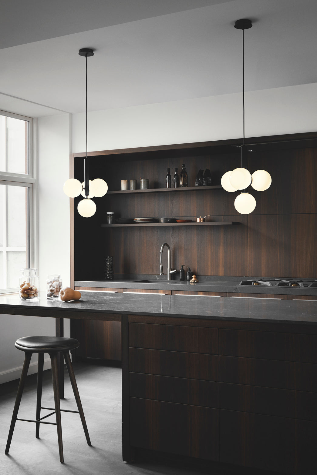 Pendelleuchte MIIRA 4 graphit mit opalem Glas