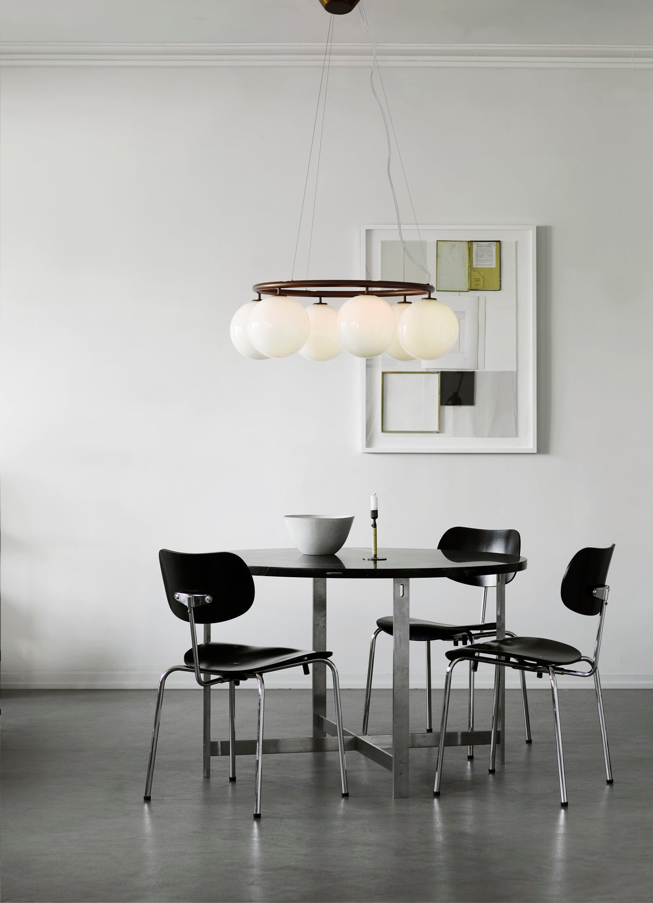 Lampa wisząca MIIRA 6 CIRCULAR ciemnobrązowy z opalowym szkłem – Nuura