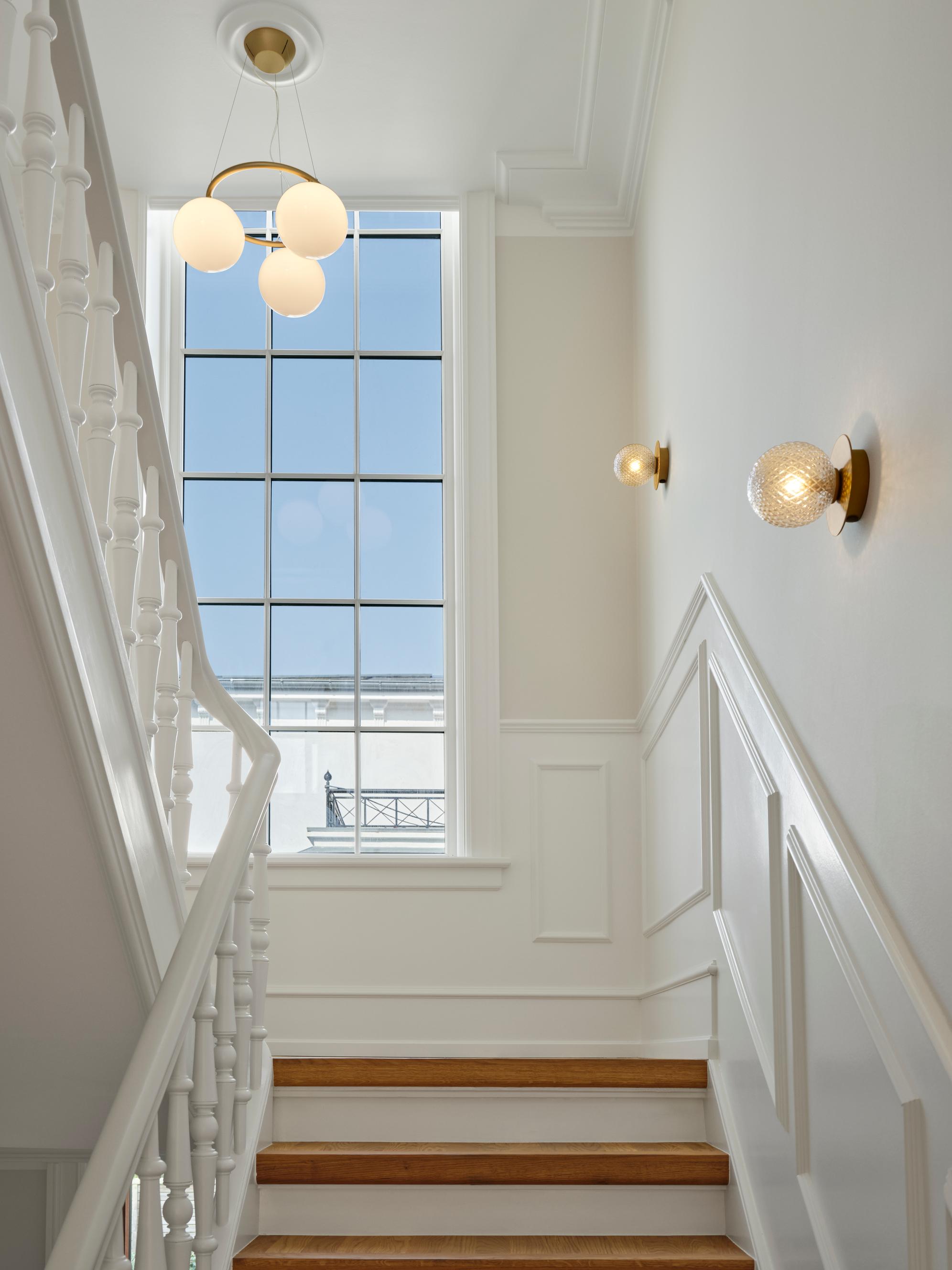 Wandlampe LIILA in Gold mit transparentem Glas