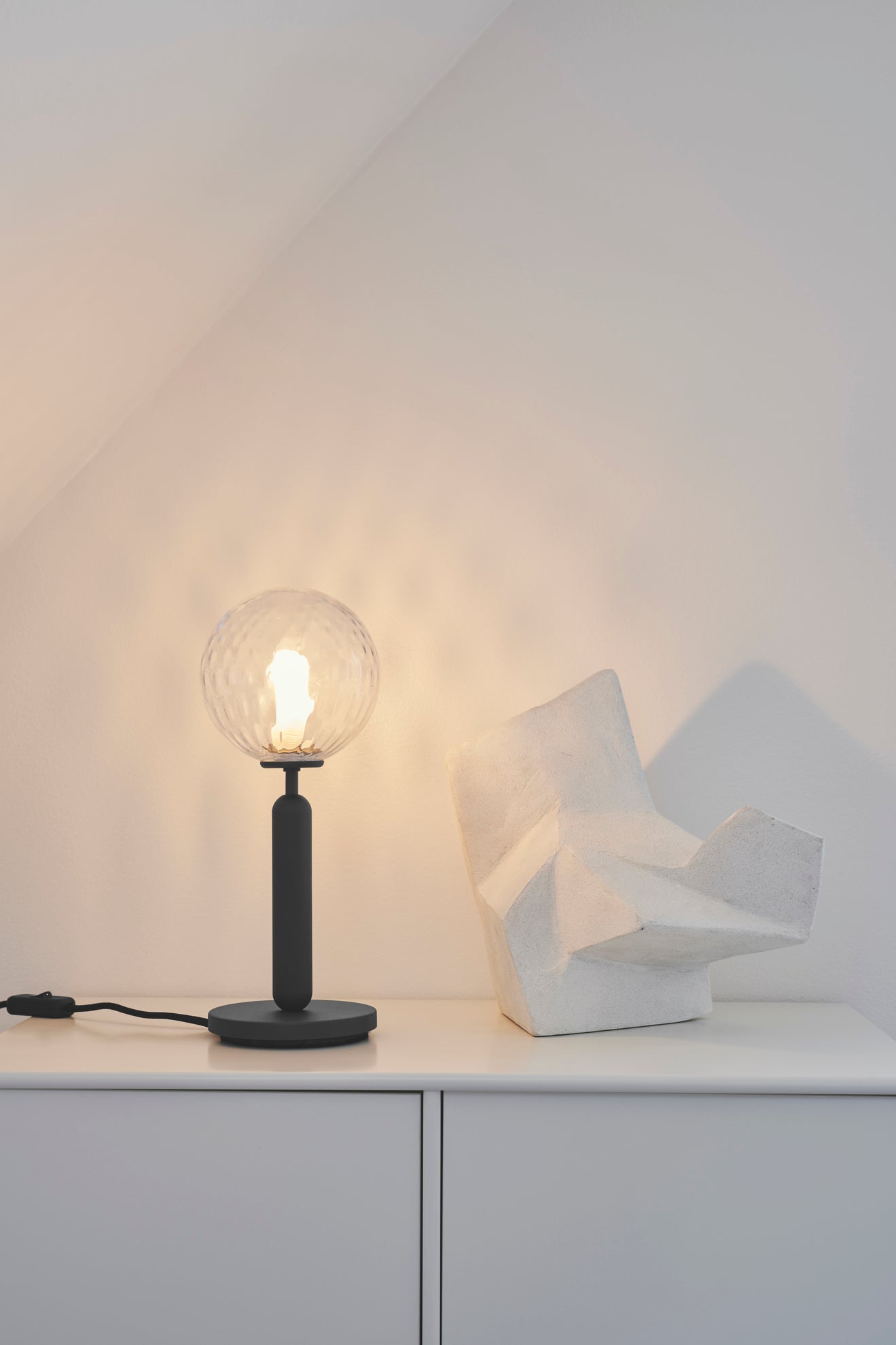 Lampa stołowa MIIRA grafitowy z transparentnym szkłem – styl minimalistyczny