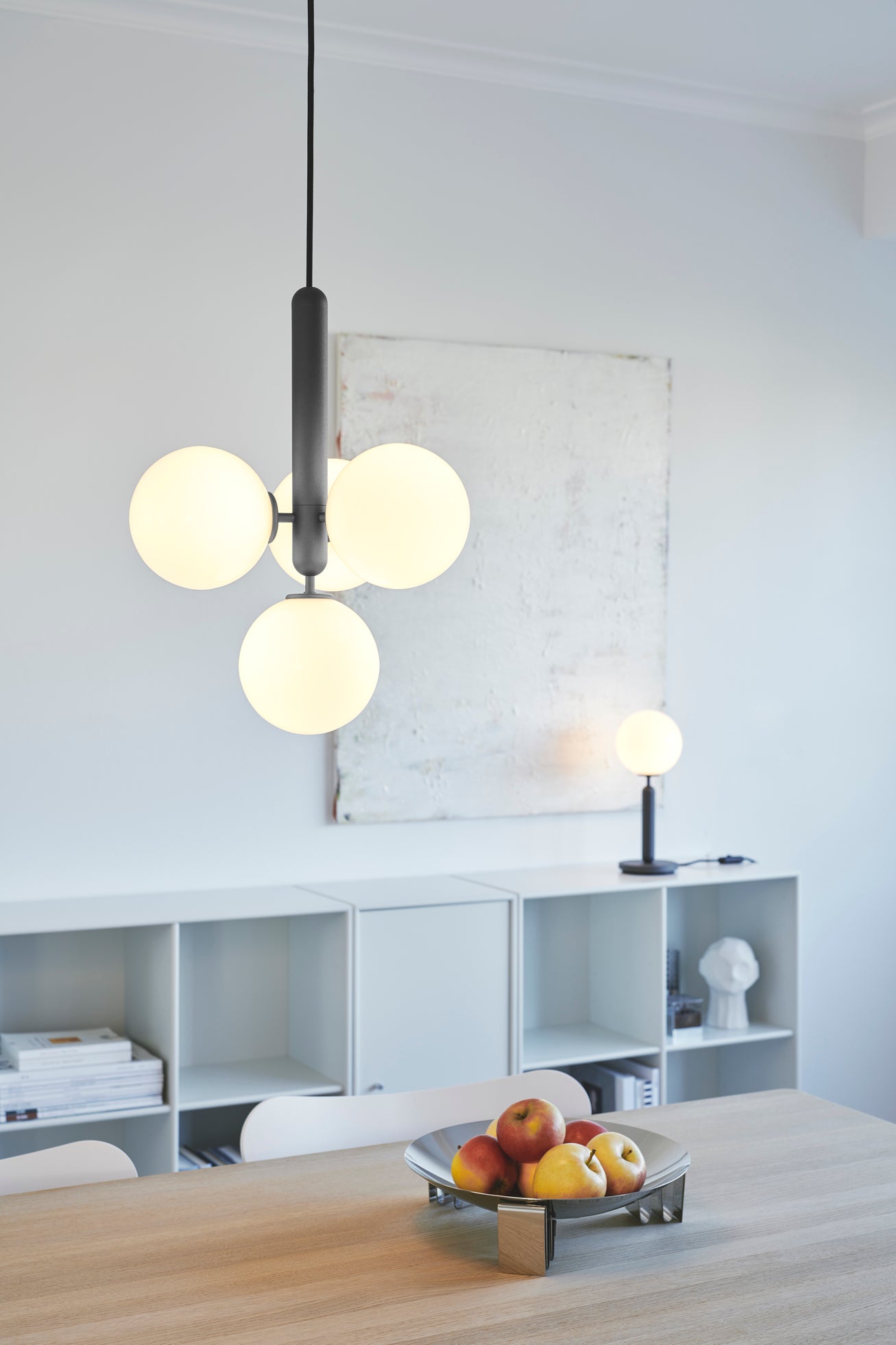 Pendelleuchte MIIRA 4 graphit mit opalem Glas