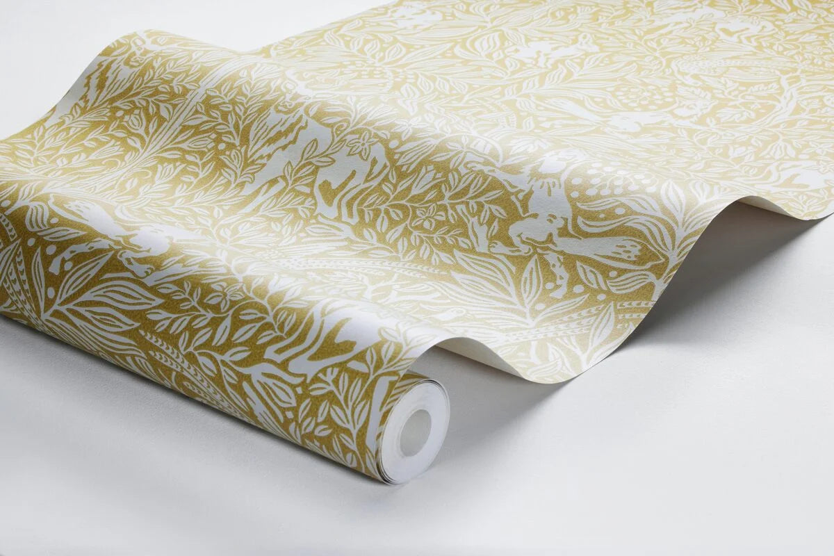 Tapete mit pflanzlichem Muster und Waldmotiv UNTER DEM HOLUNDERBAUM gelb mit weiß