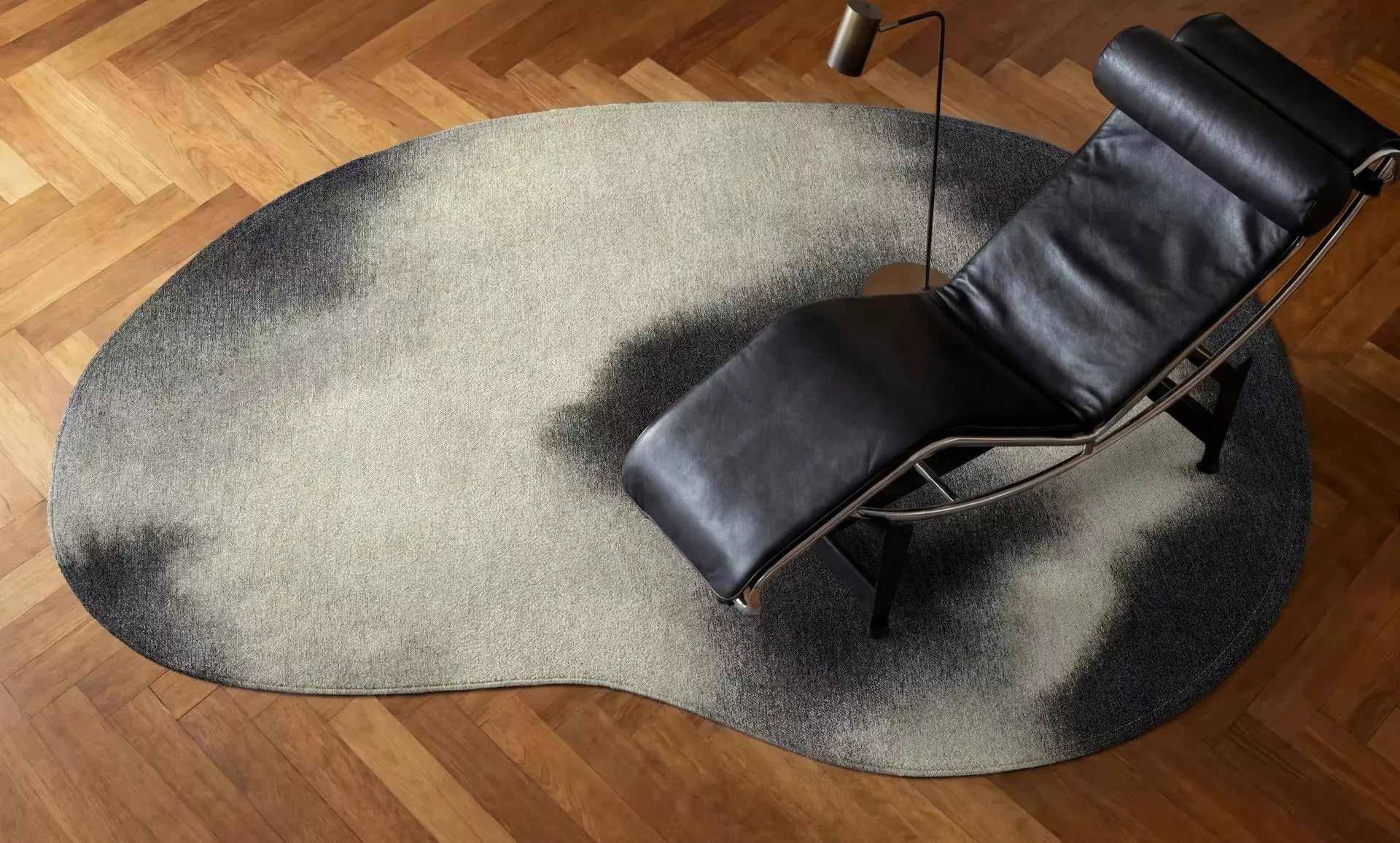 AQUARELLE LEAF Black and Beige Oval Rug