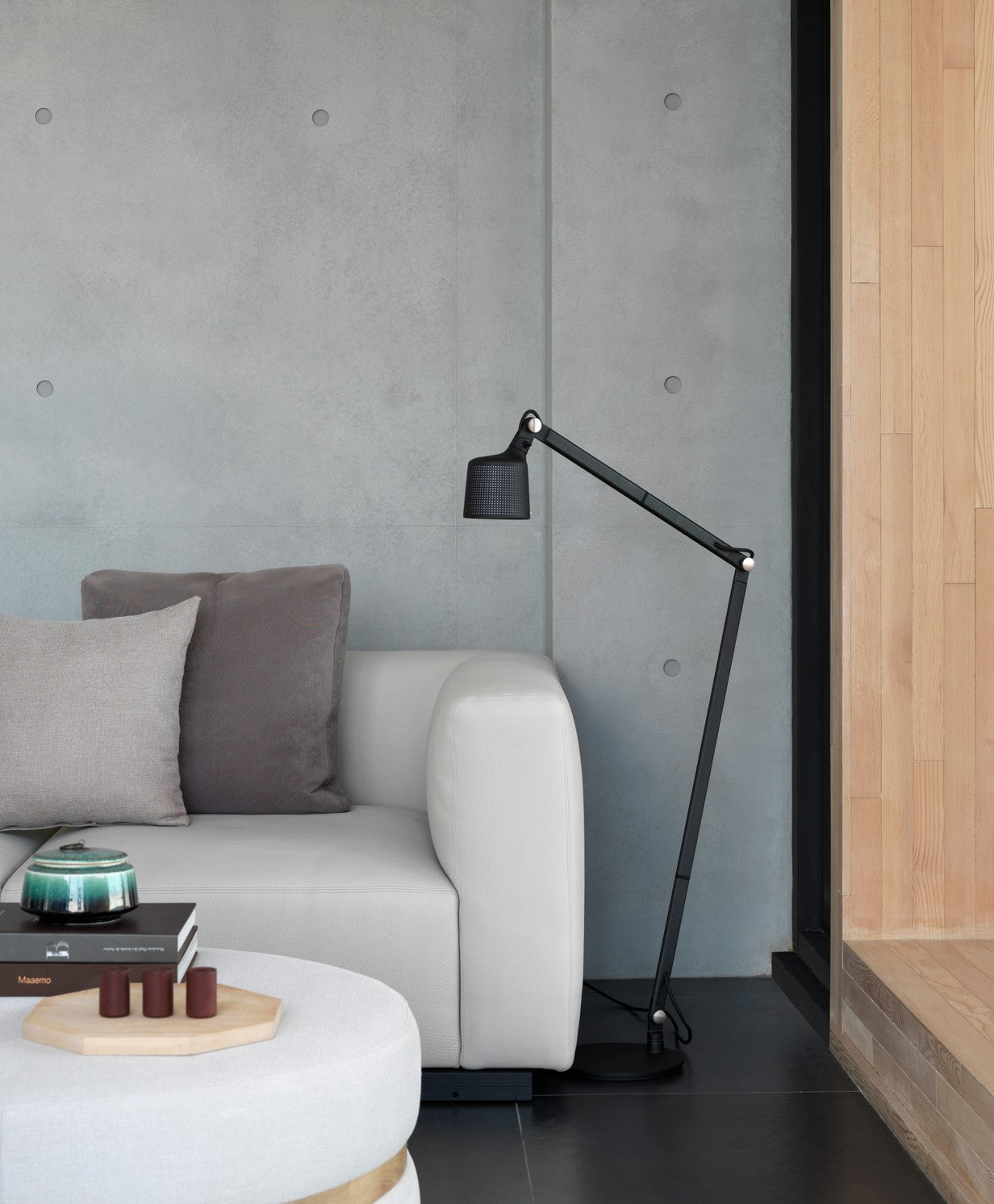 Lampa podłogowa 525 czarny metal – Vipp