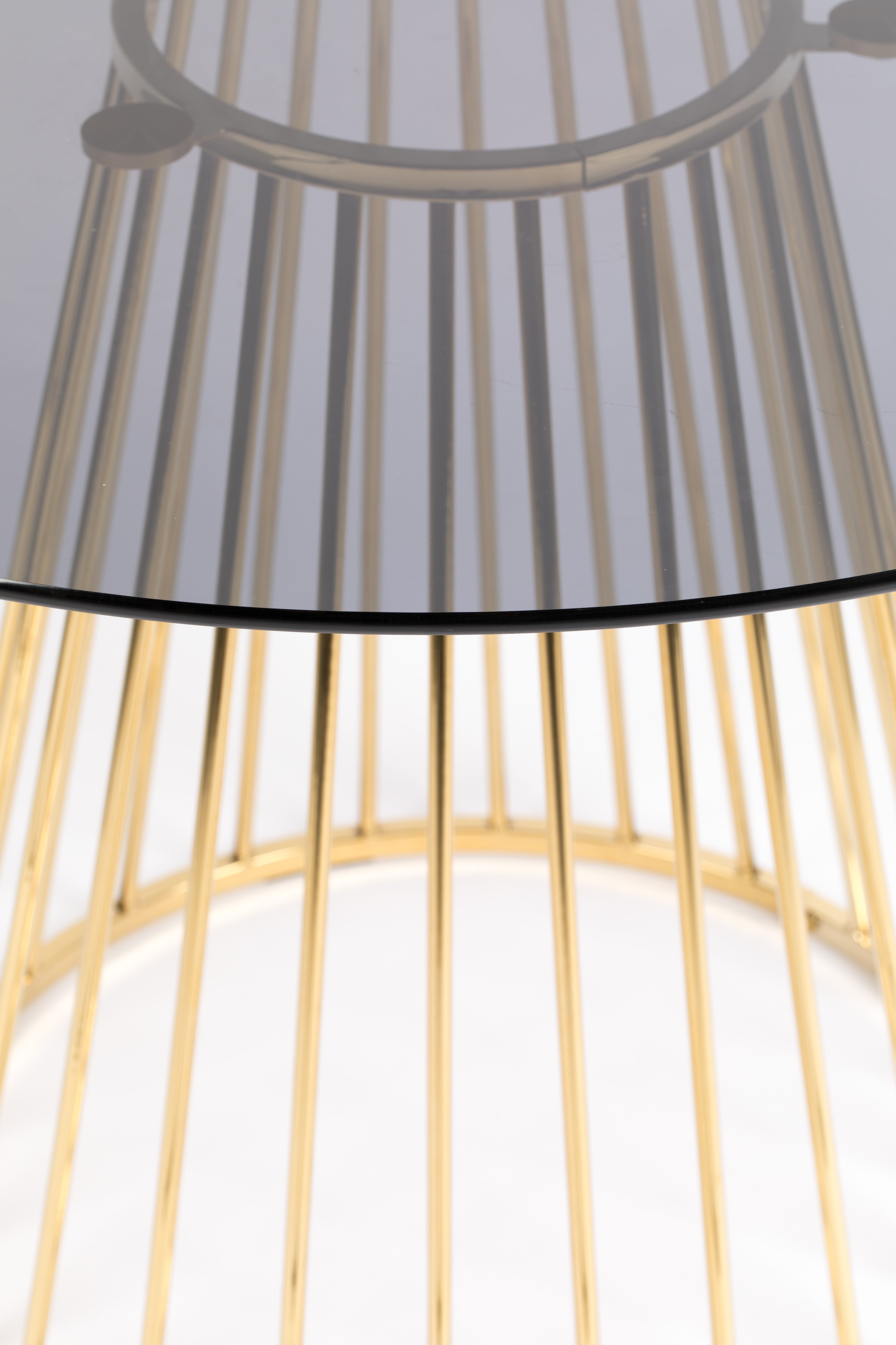 Runder Tisch FLORIS mit schwarzem Glas und goldenem Fuß