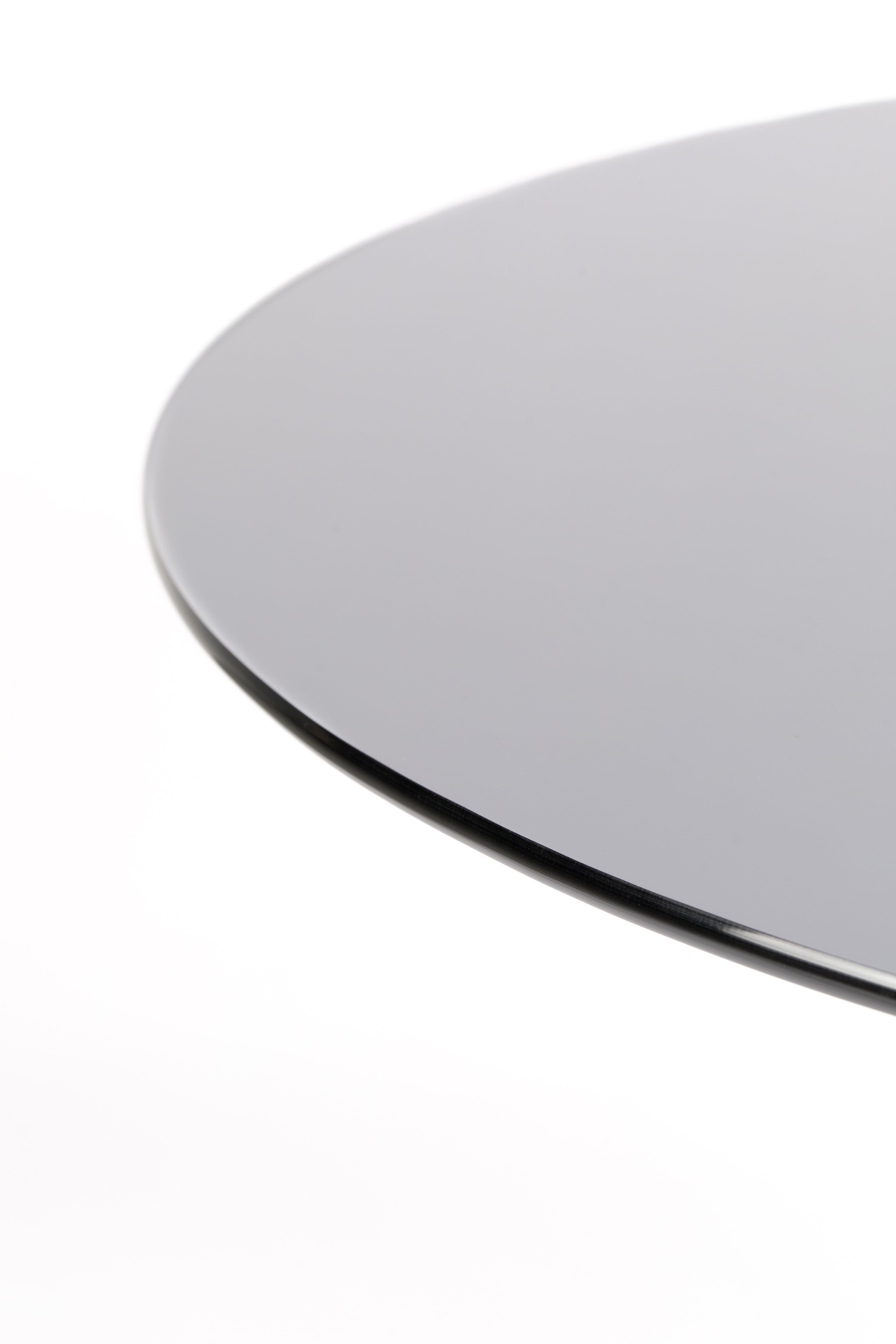 Runder Tisch FLORIS mit schwarzem Glas und goldenem Fuß