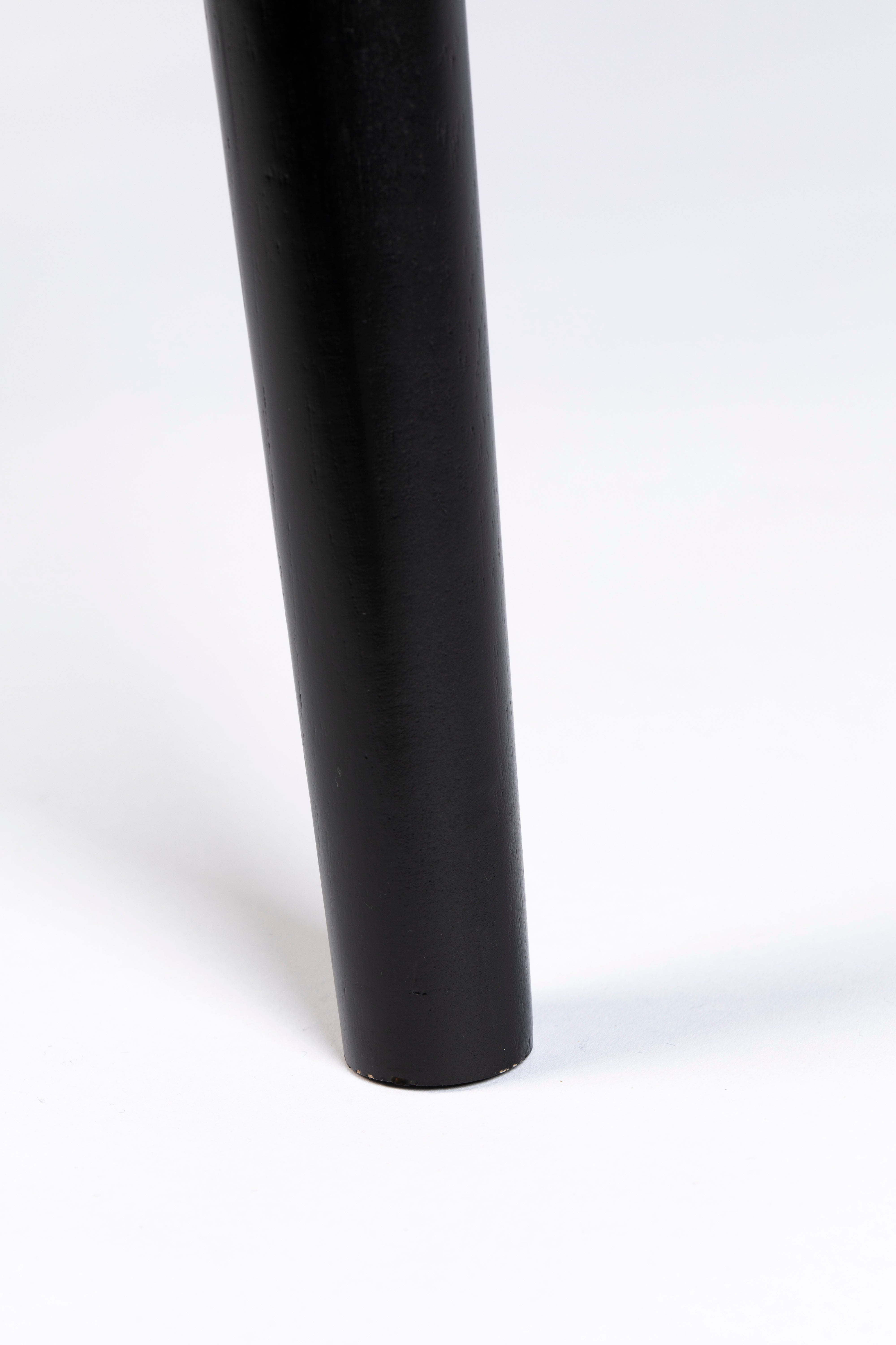 Fabio runder Tisch schwarzer Eichenfurnier