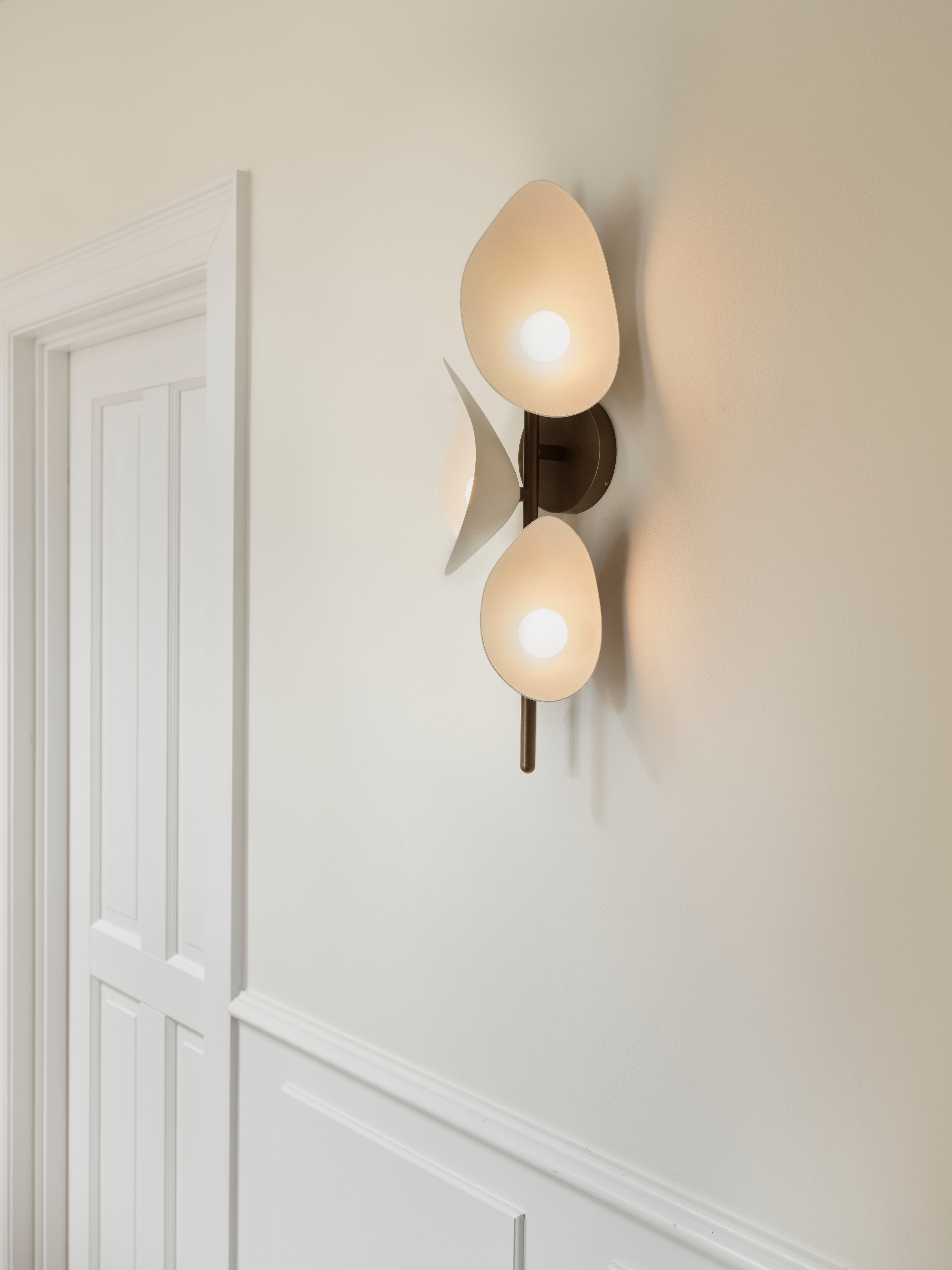 FLORII 3 Wall Lamp Dark Brown with White