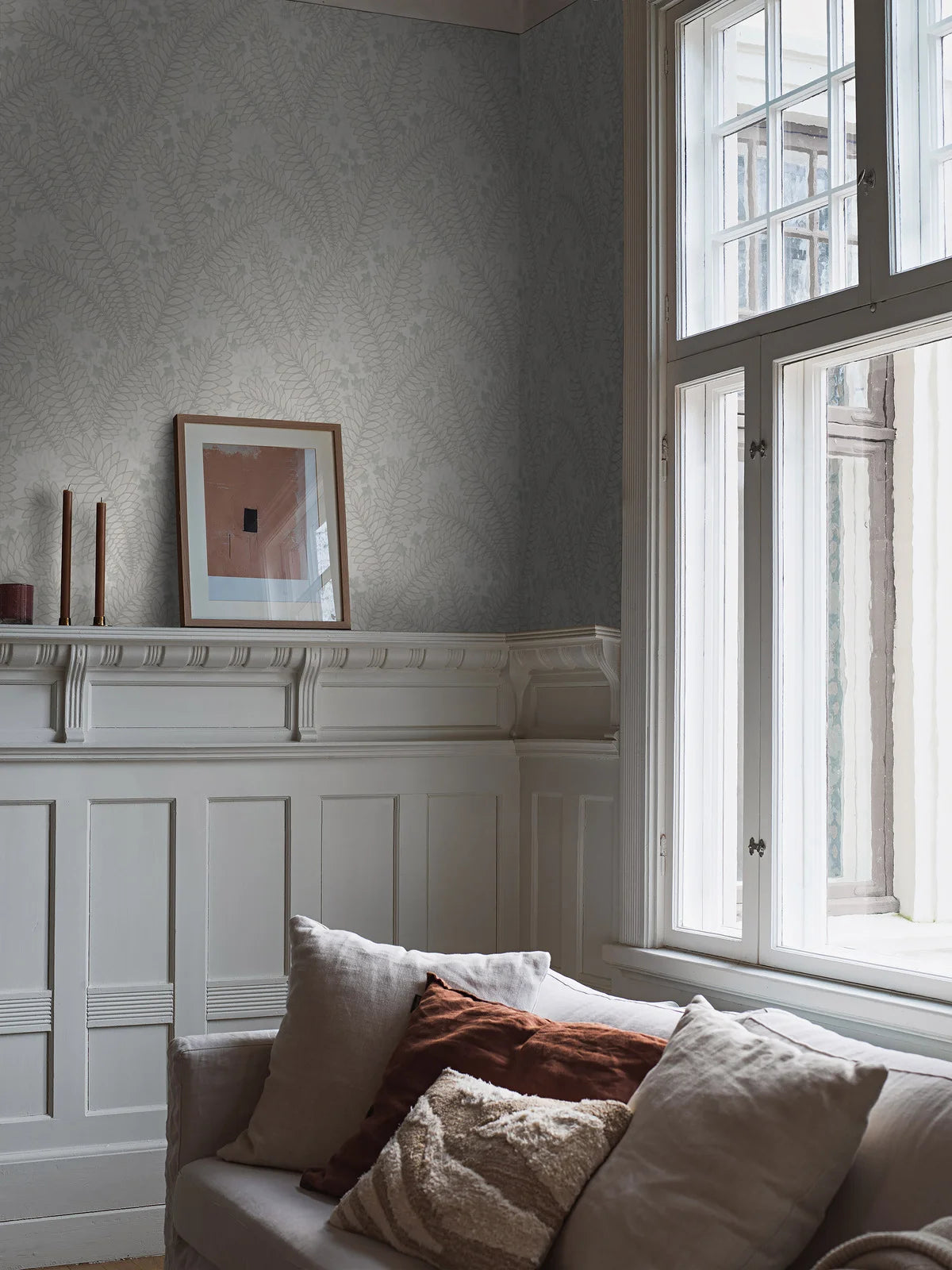 Hidden Ivy White and Gray Leaf Pattern Wallpaper