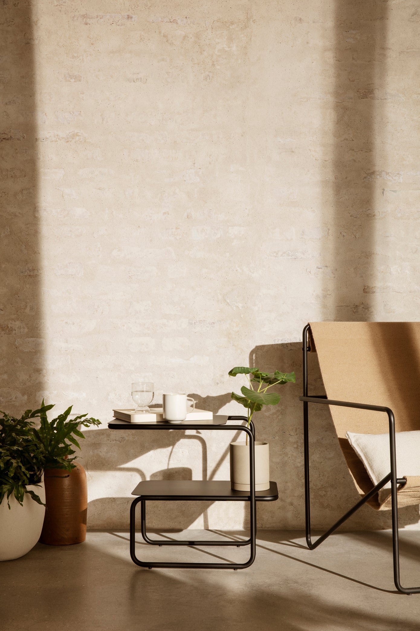 Level side table black