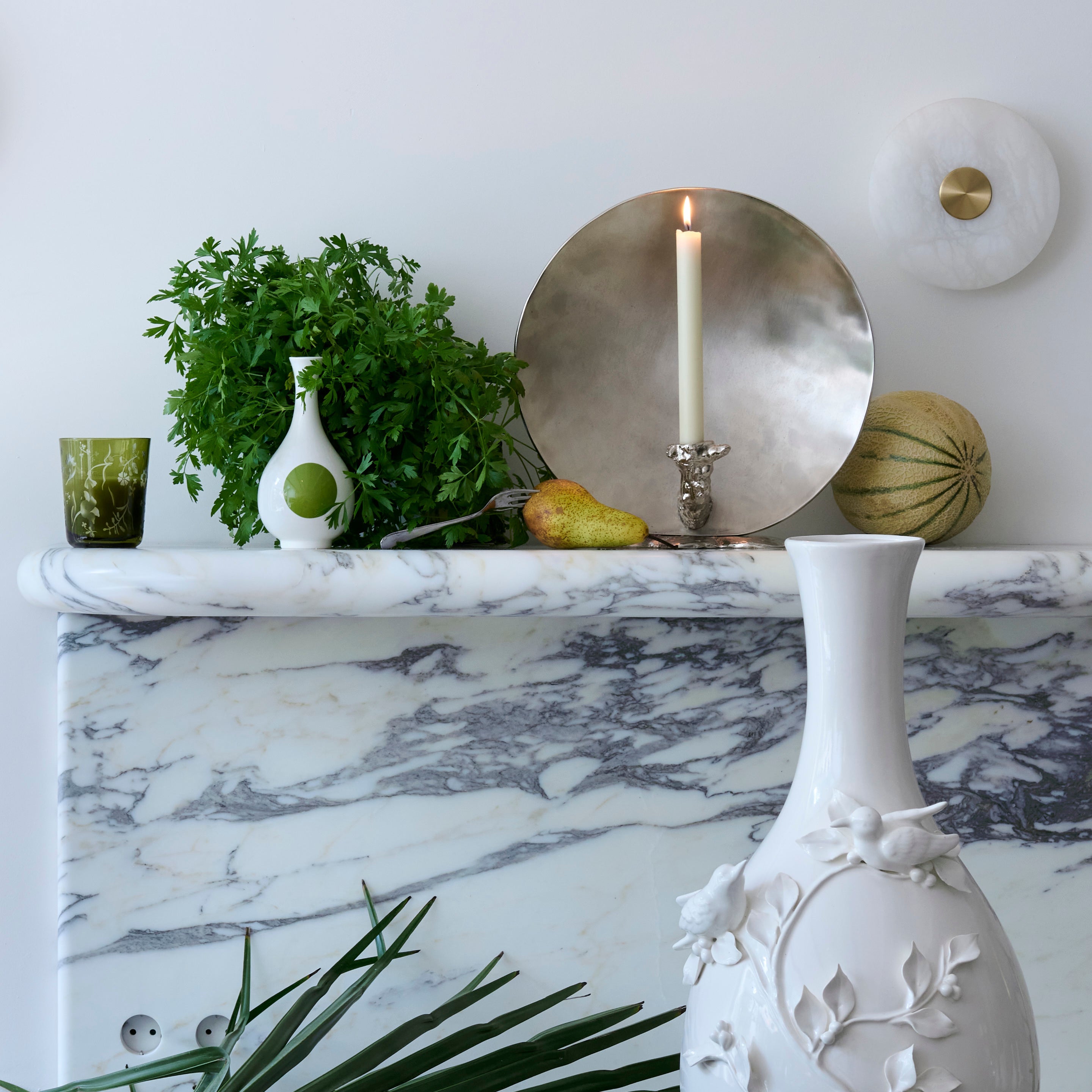 Vase SMALL BIRD weiß mit olivgrün und blau