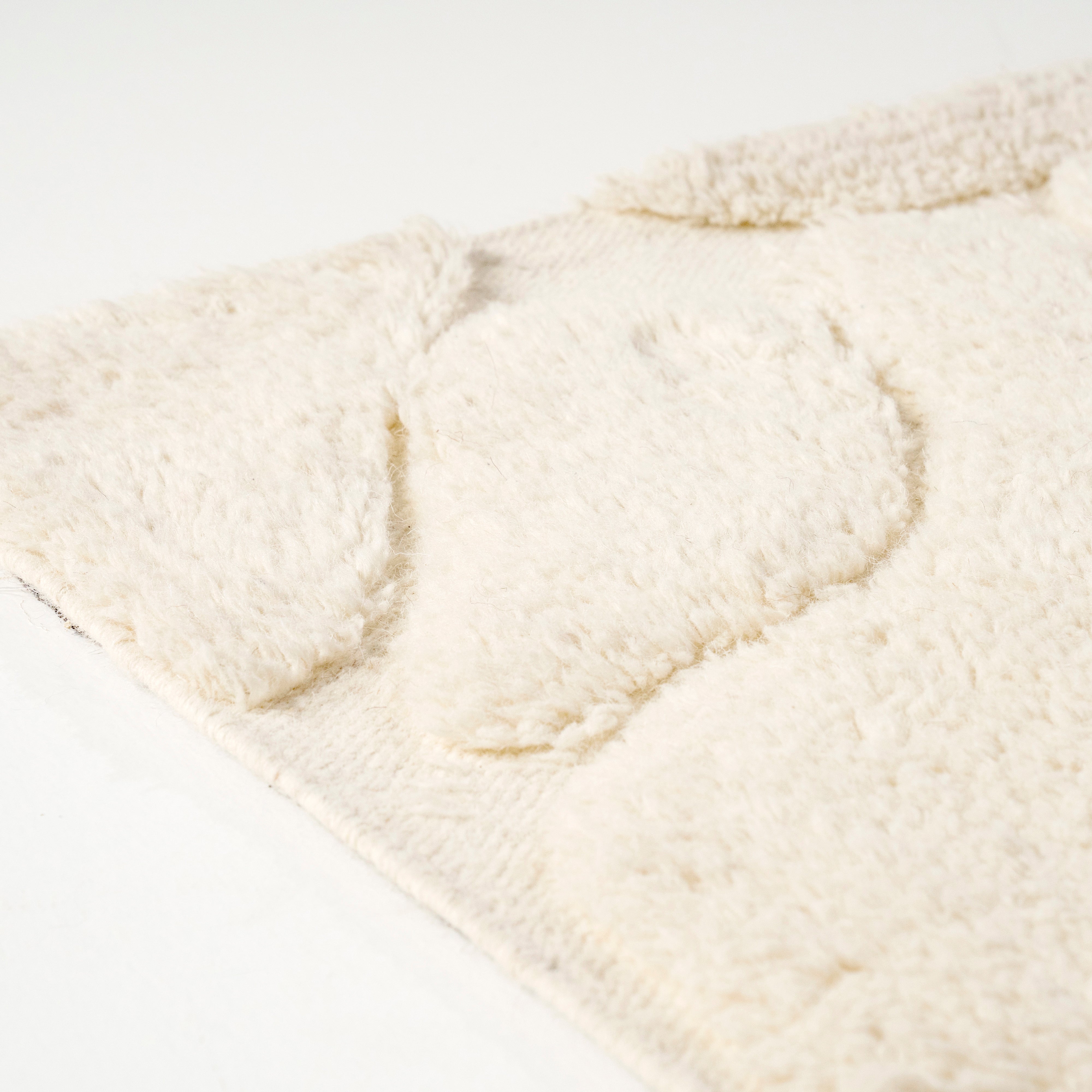 KALA cream rug with long pile