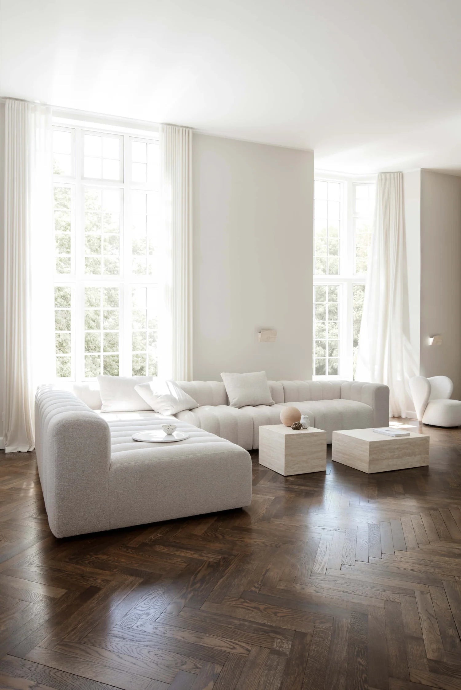 Gallery wall lamp travertine