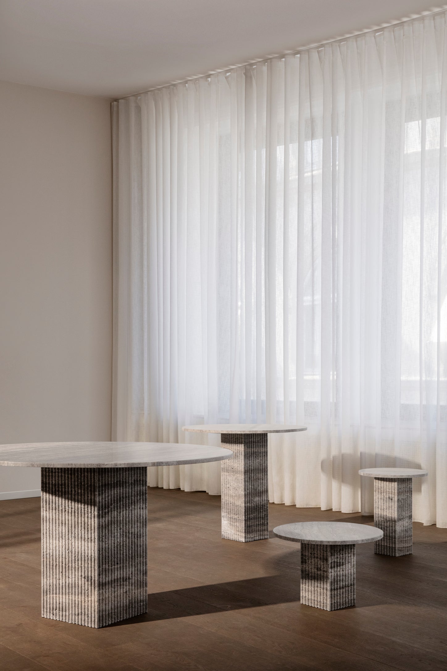 Runder Tisch SOHO grauer Travertin
