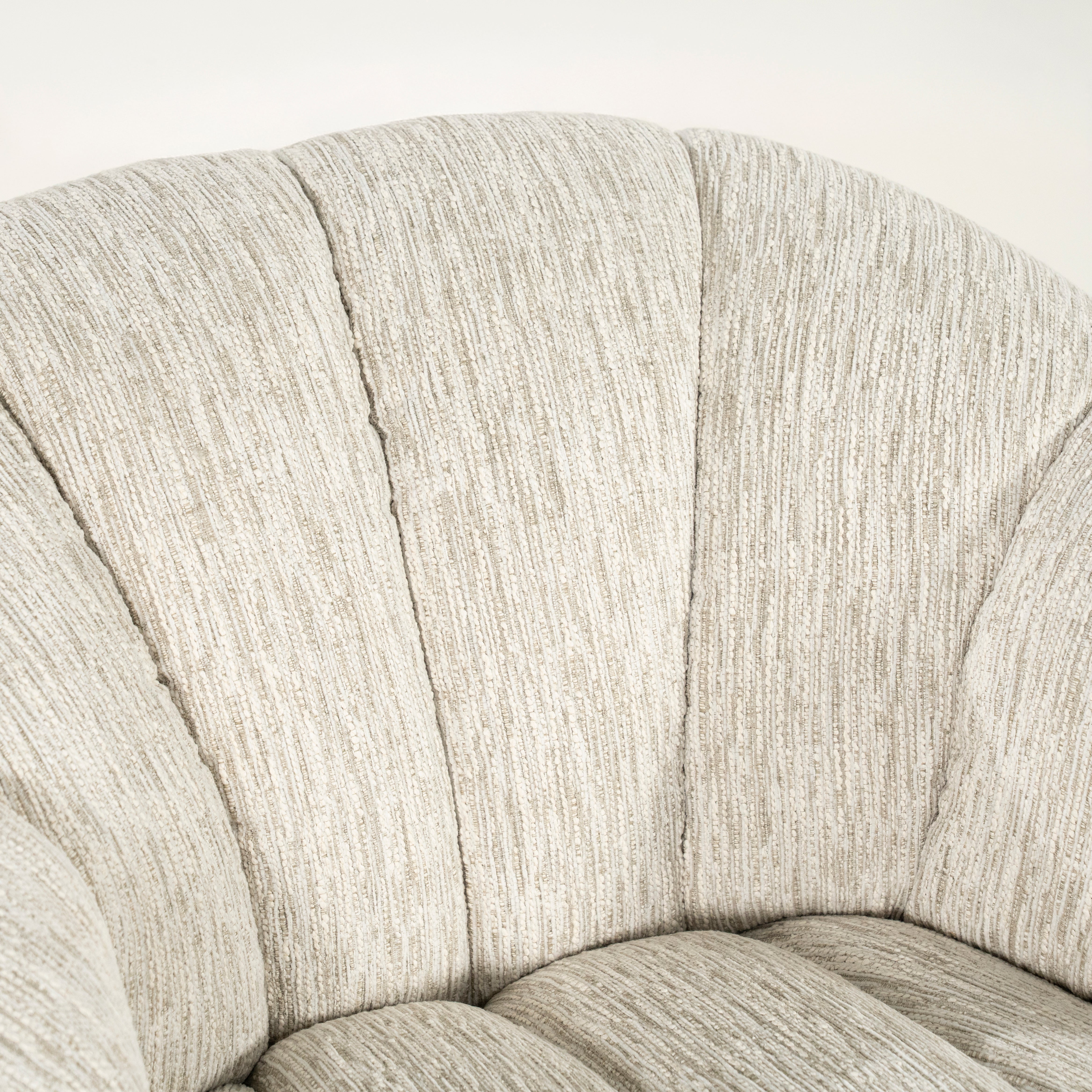 SOGNO Beige Swivel Armchair
