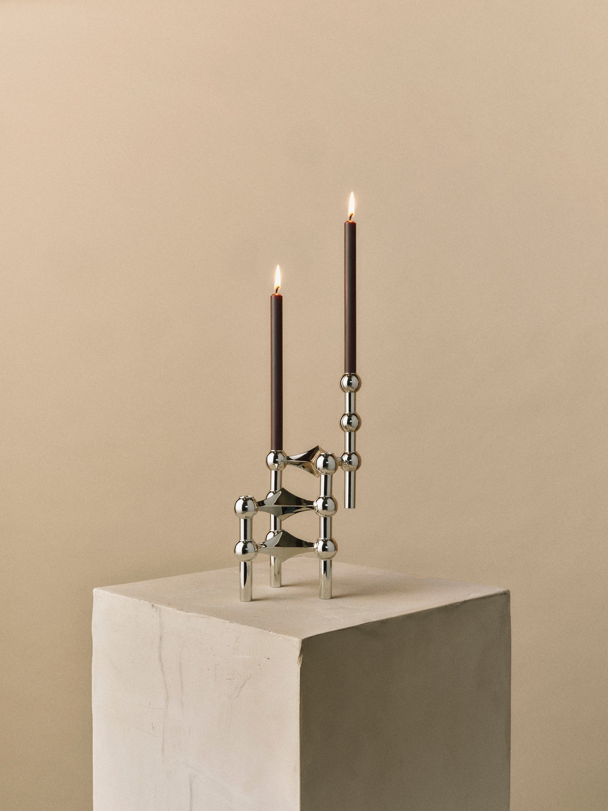 Set mit 12 STOFF NAGEL Kerzen braun