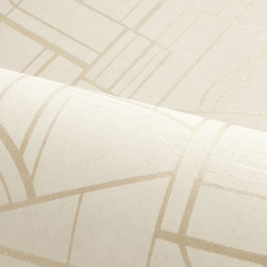 Tapeta metaliczna z geometrycznym wzorem CINÉTIQUE - SABLE/DORÉ beżowy ze złotym na ścianę – Casamance