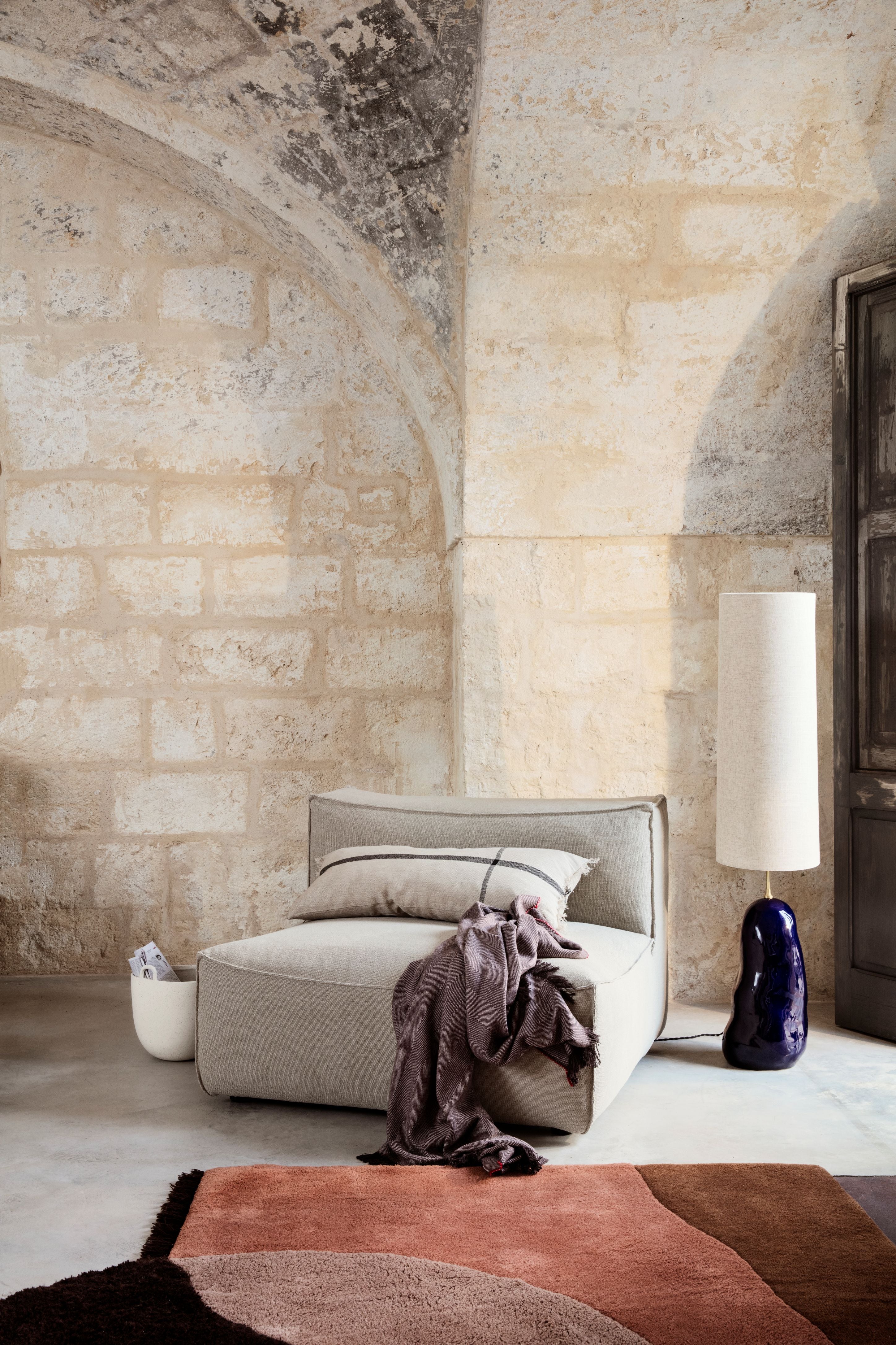 VIEW brauner und burgunderfarbener Teppich 