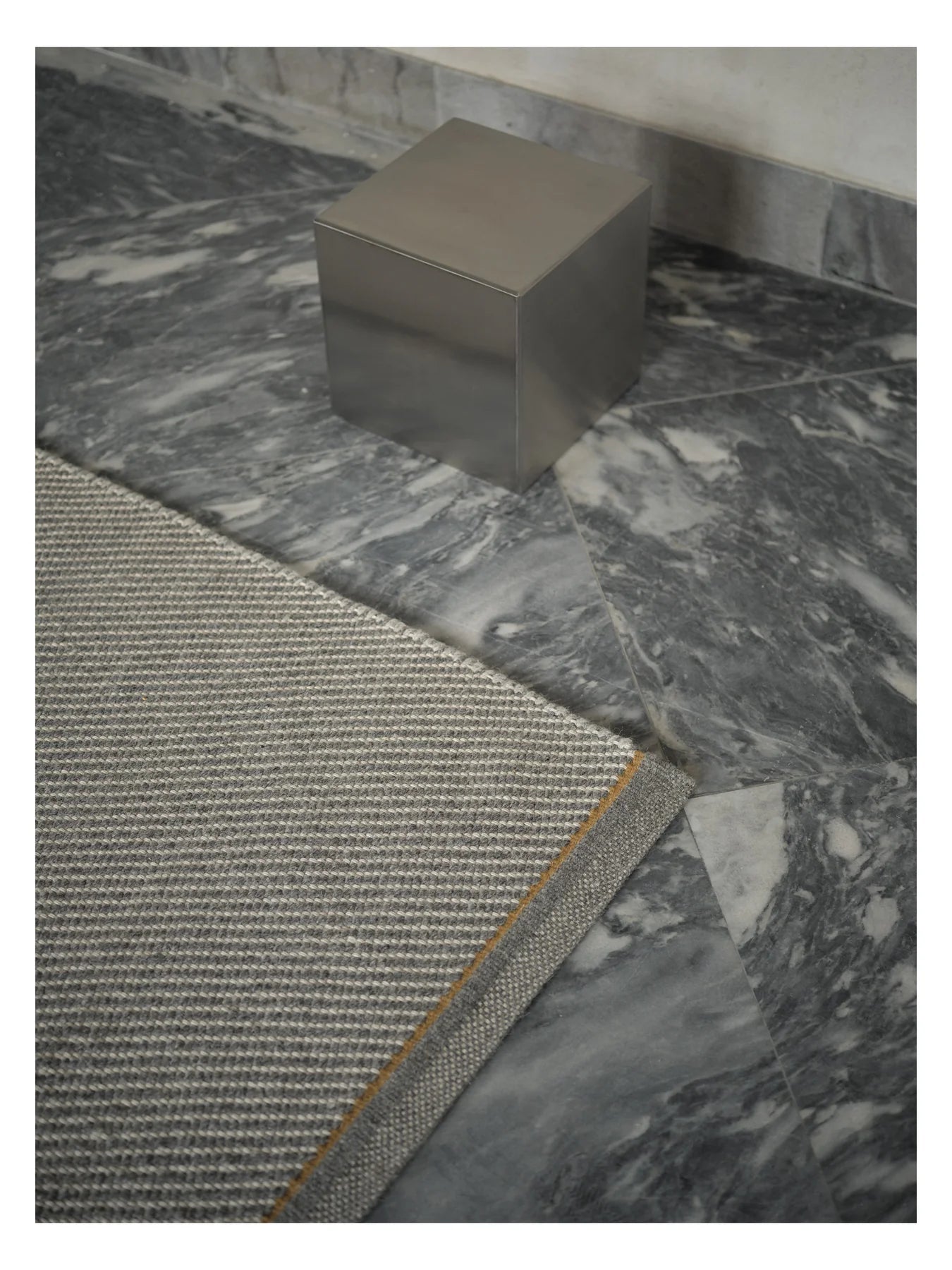 DAWN LIGHT rug gray with mustard stripe