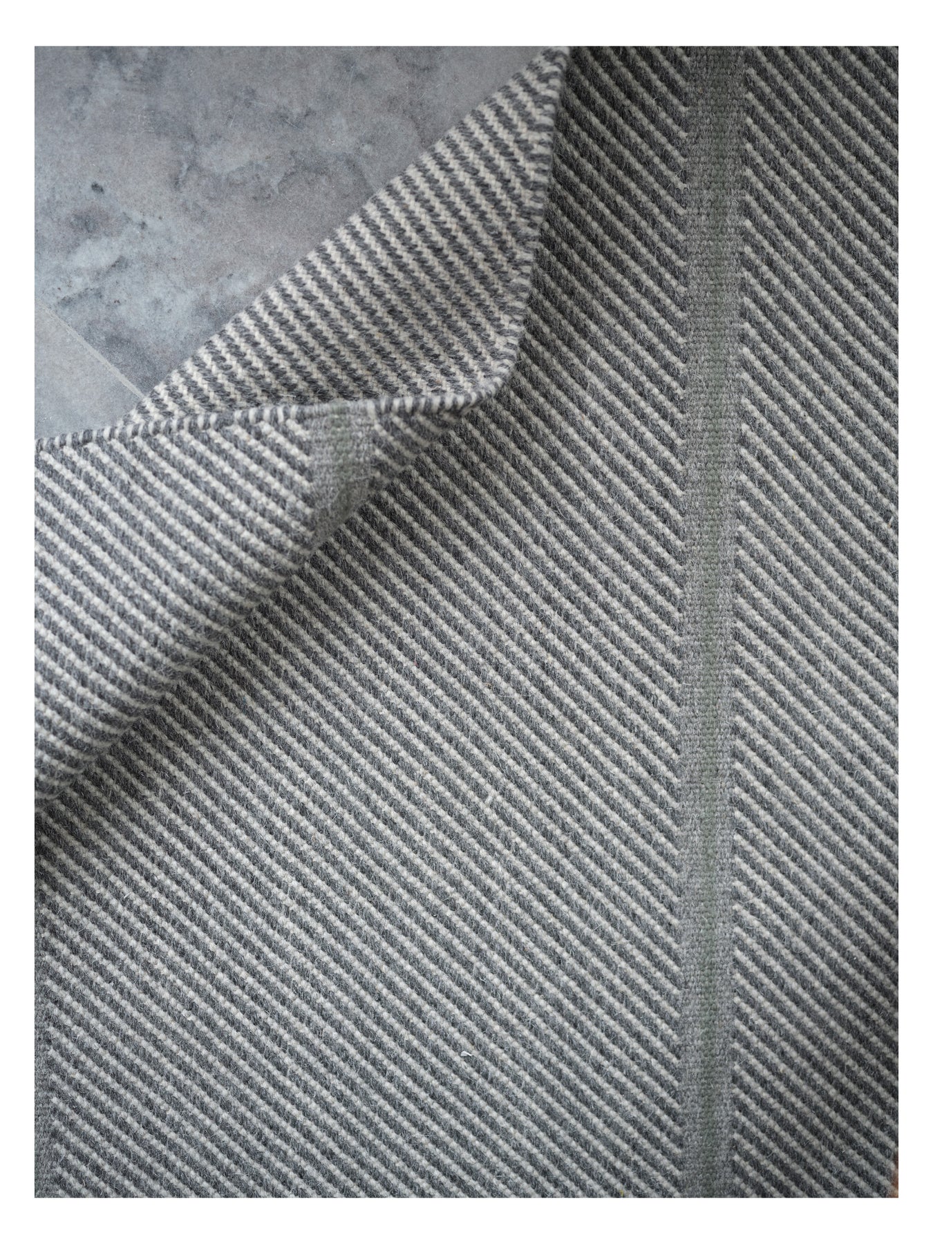 VISION WALK gray carpet with moss green