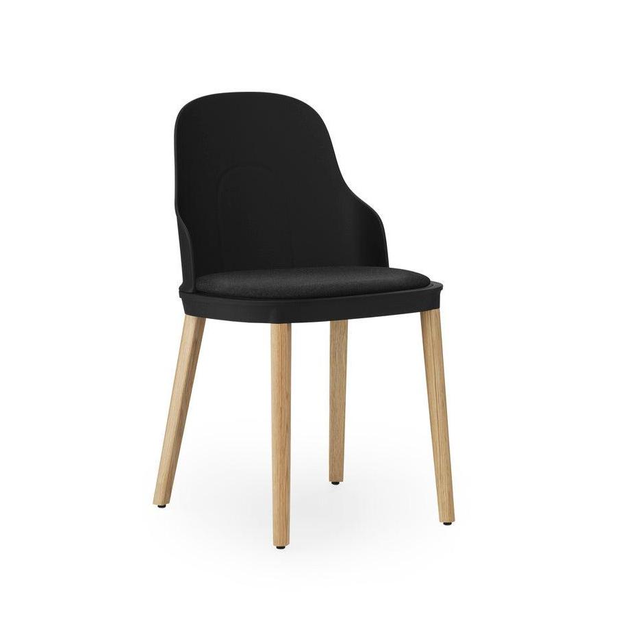 Allez chair Black Main Line Flax with an oak base