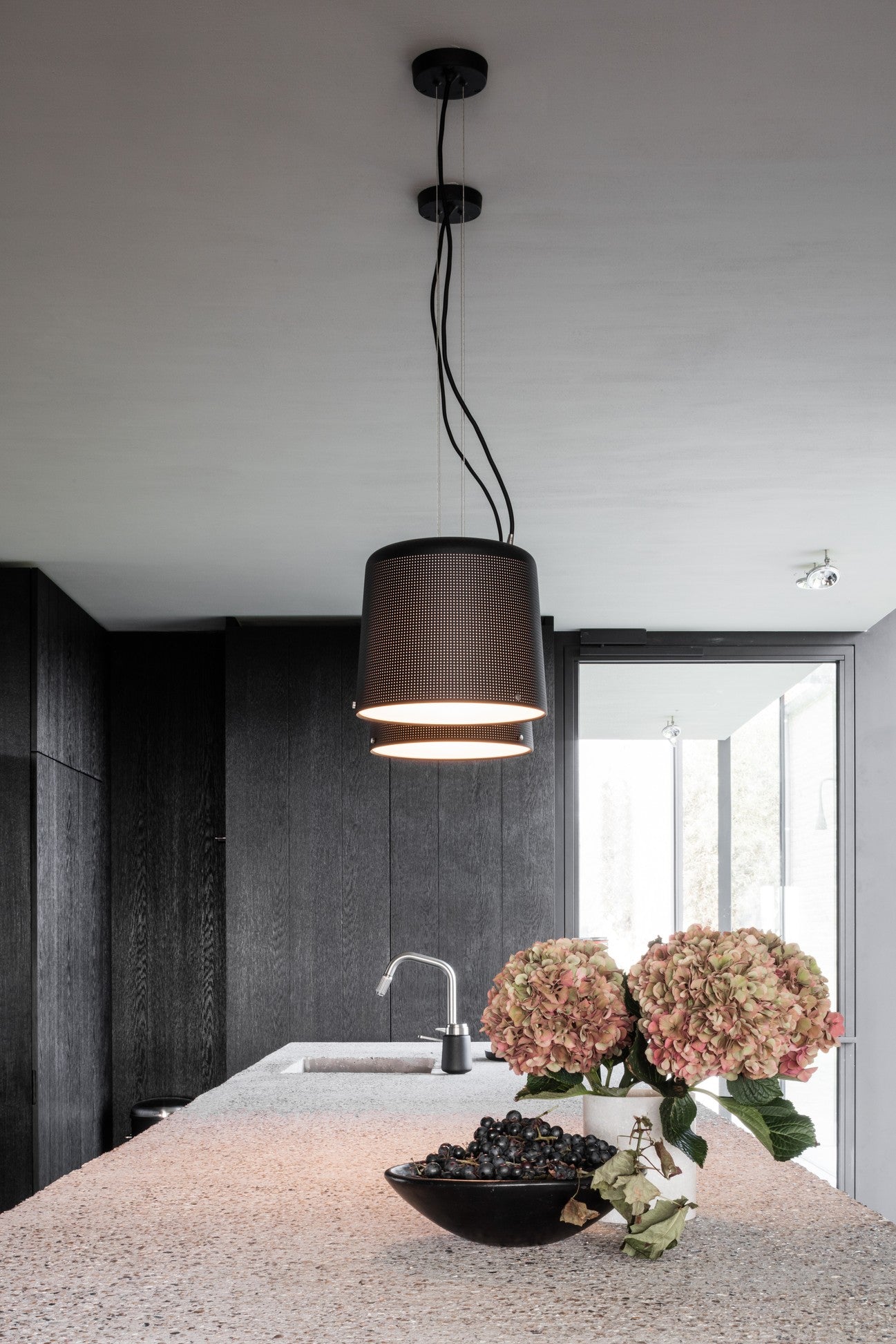 Pendelleuchte 526 schwarzes Metall