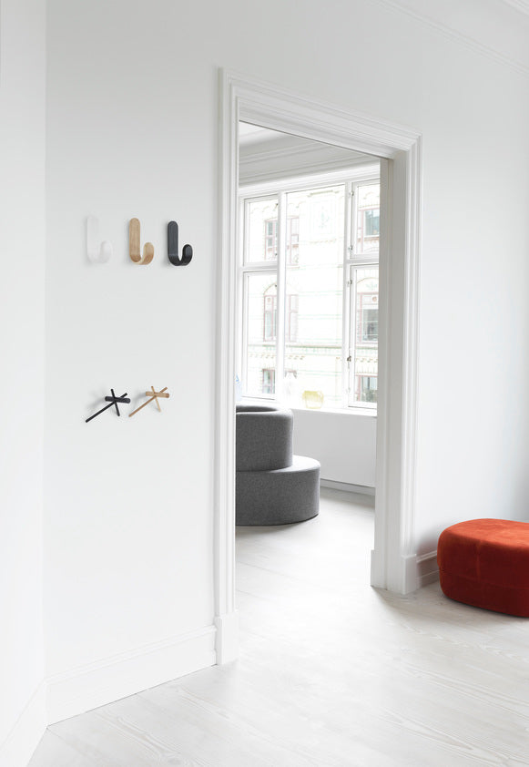 Set von CURVE Kleiderhaken in mattem Schwarz