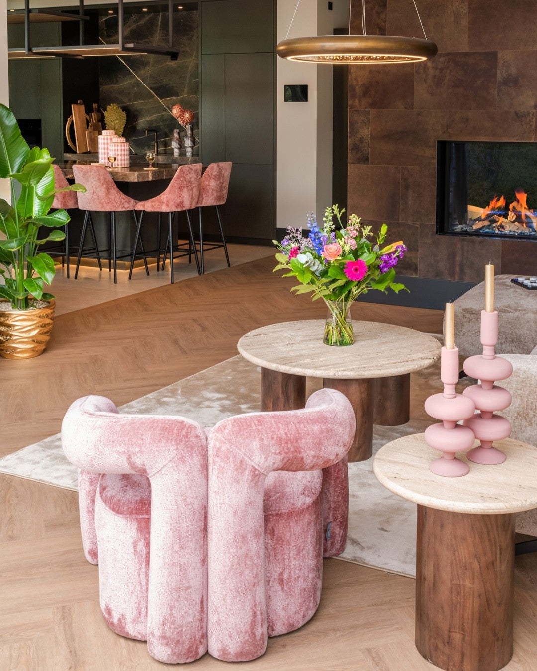 Runder Couchtisch DOUGLAS aus Travertin mit Holzgestell