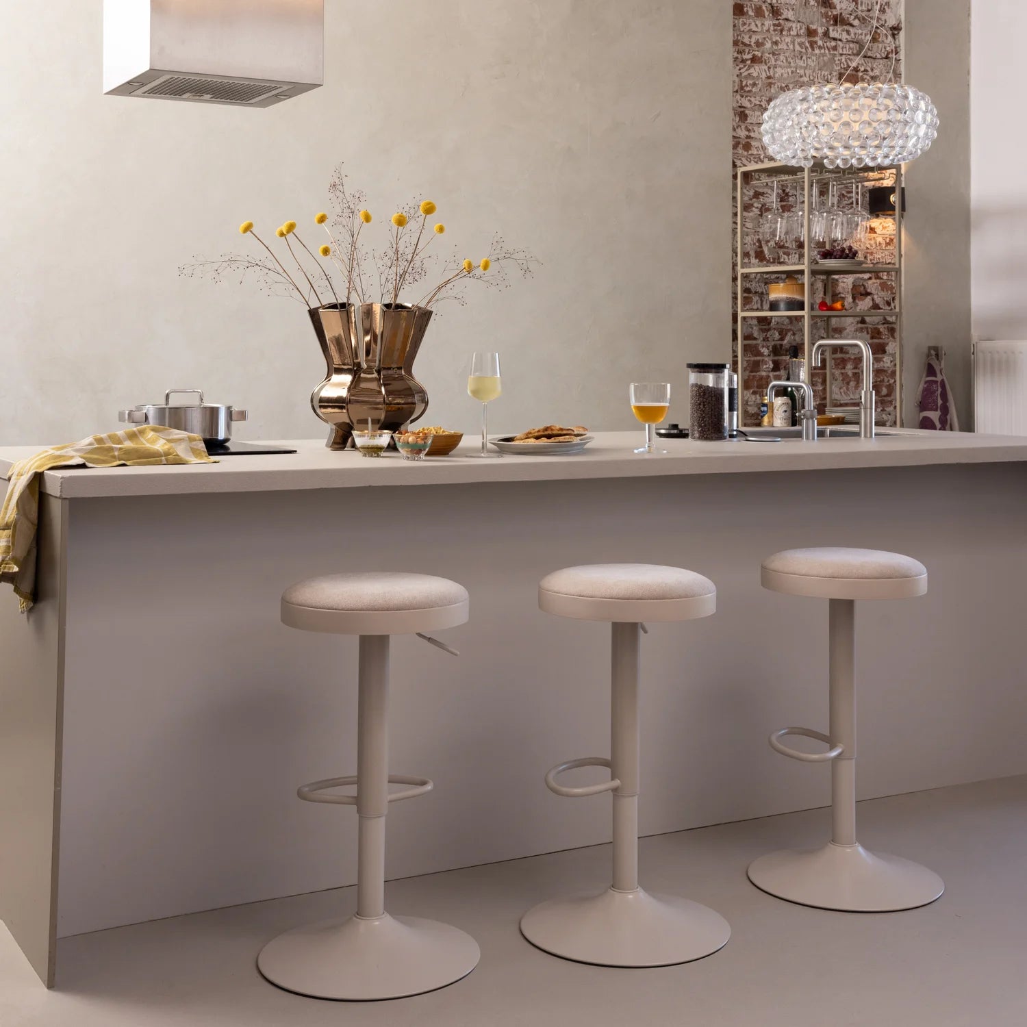 Verstellbarer Hocker MEVO sandfarben