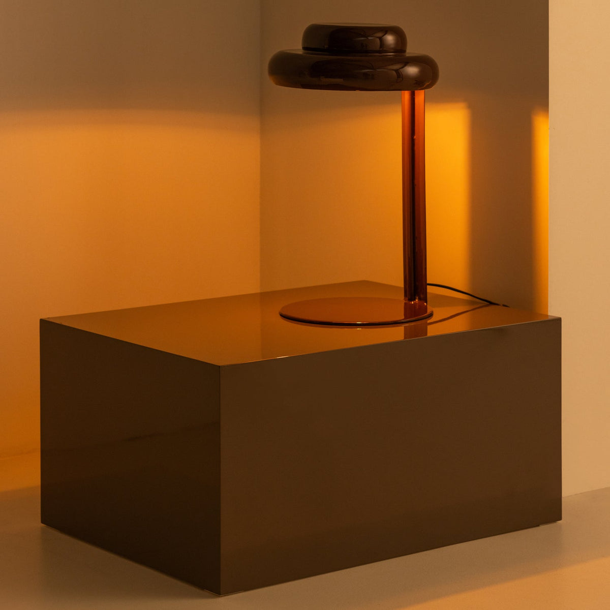Lampa RASSY wysoka burgundowy – ujęcie 3