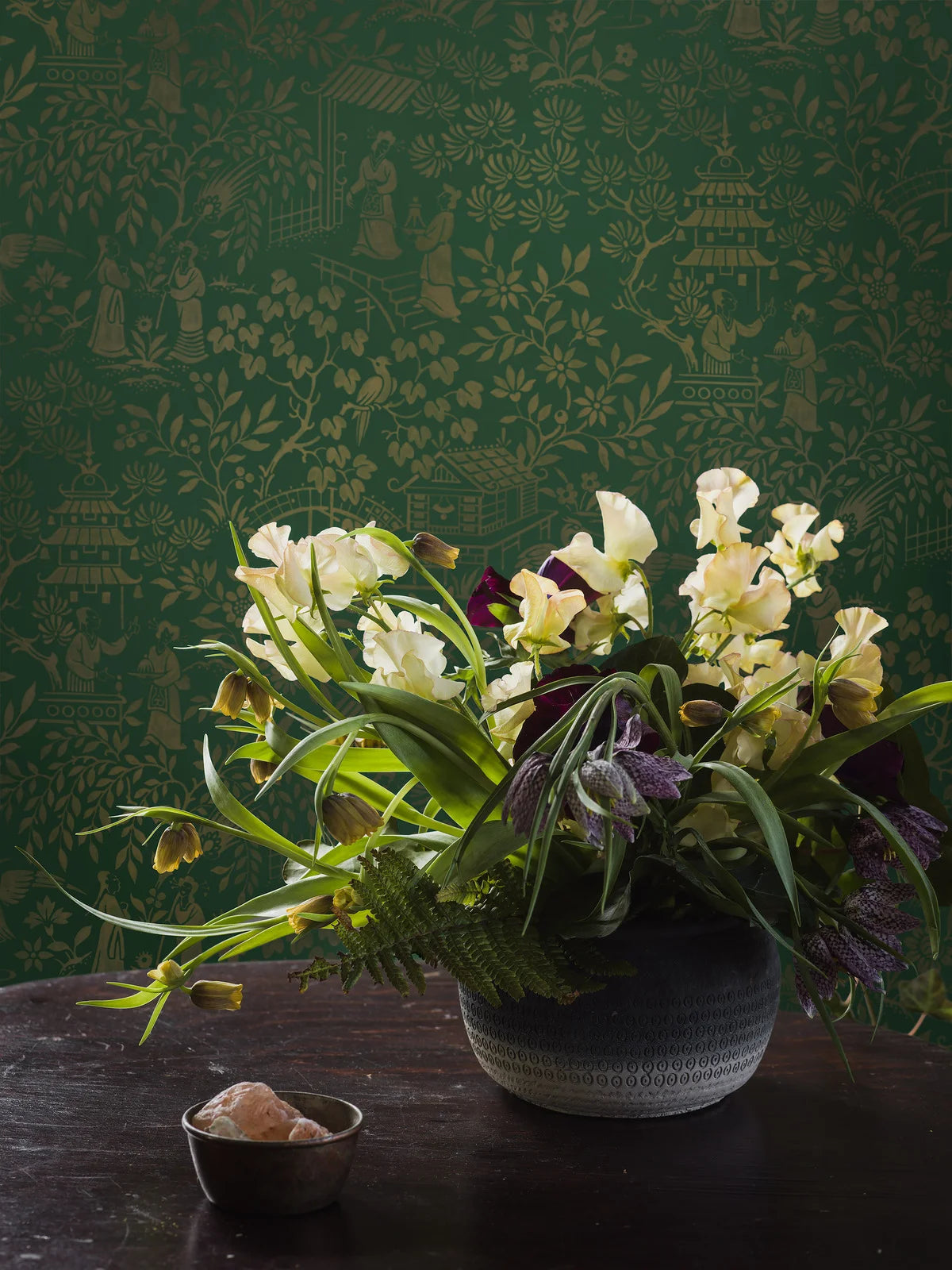 Vlies-Tapete mit pflanzlichem Muster ORIENTAL GARDEN grün mit Gold